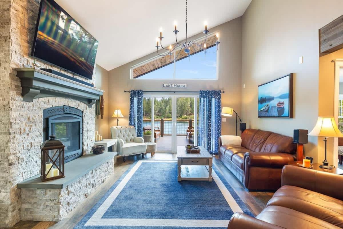Modern 3BD Lakefront Retreat view 3