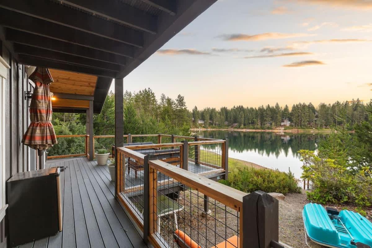 Modern 3BD Lakefront Retreat view 4