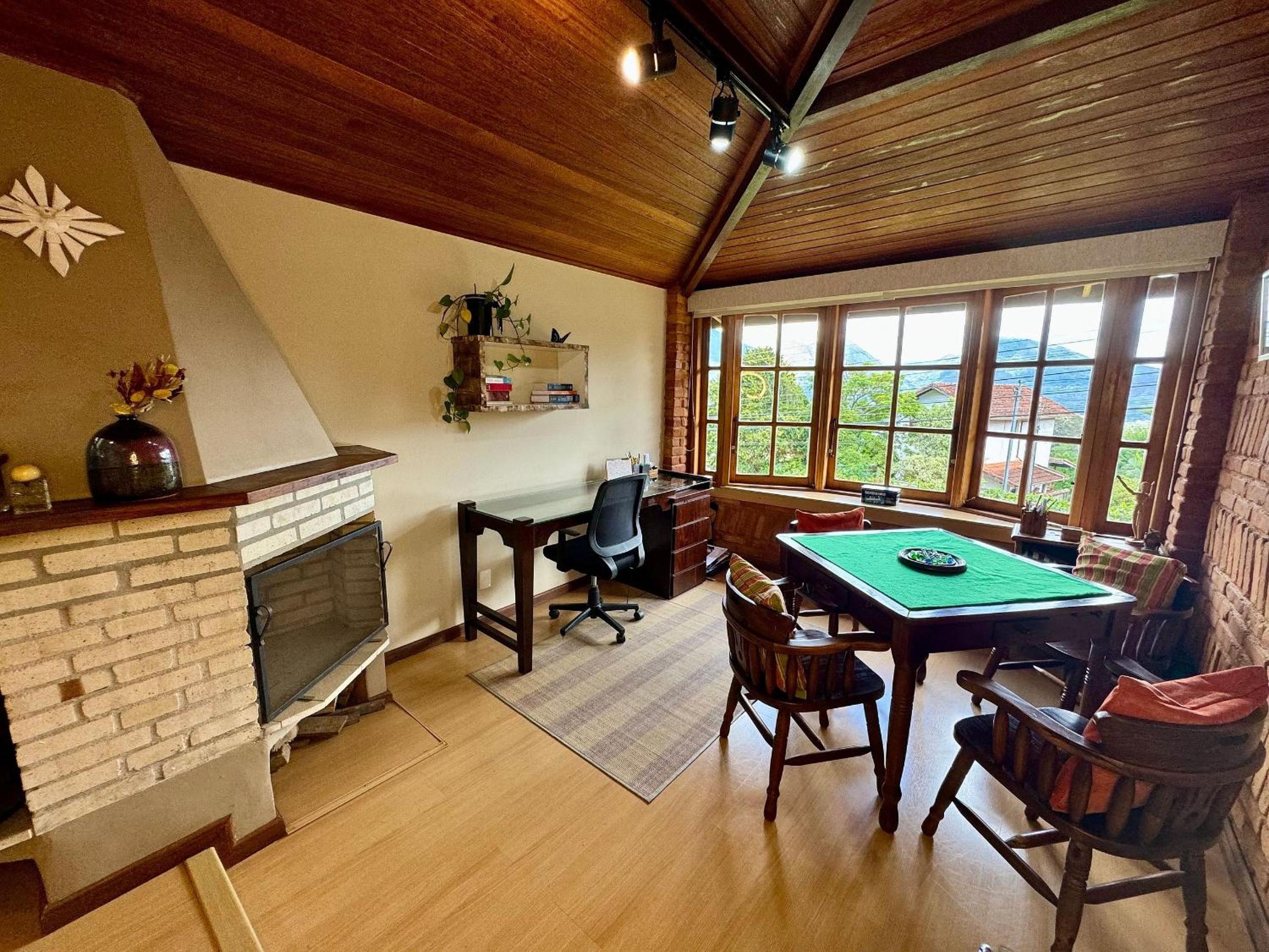 Casa na Serra com piscina, sauna e churrasqueira