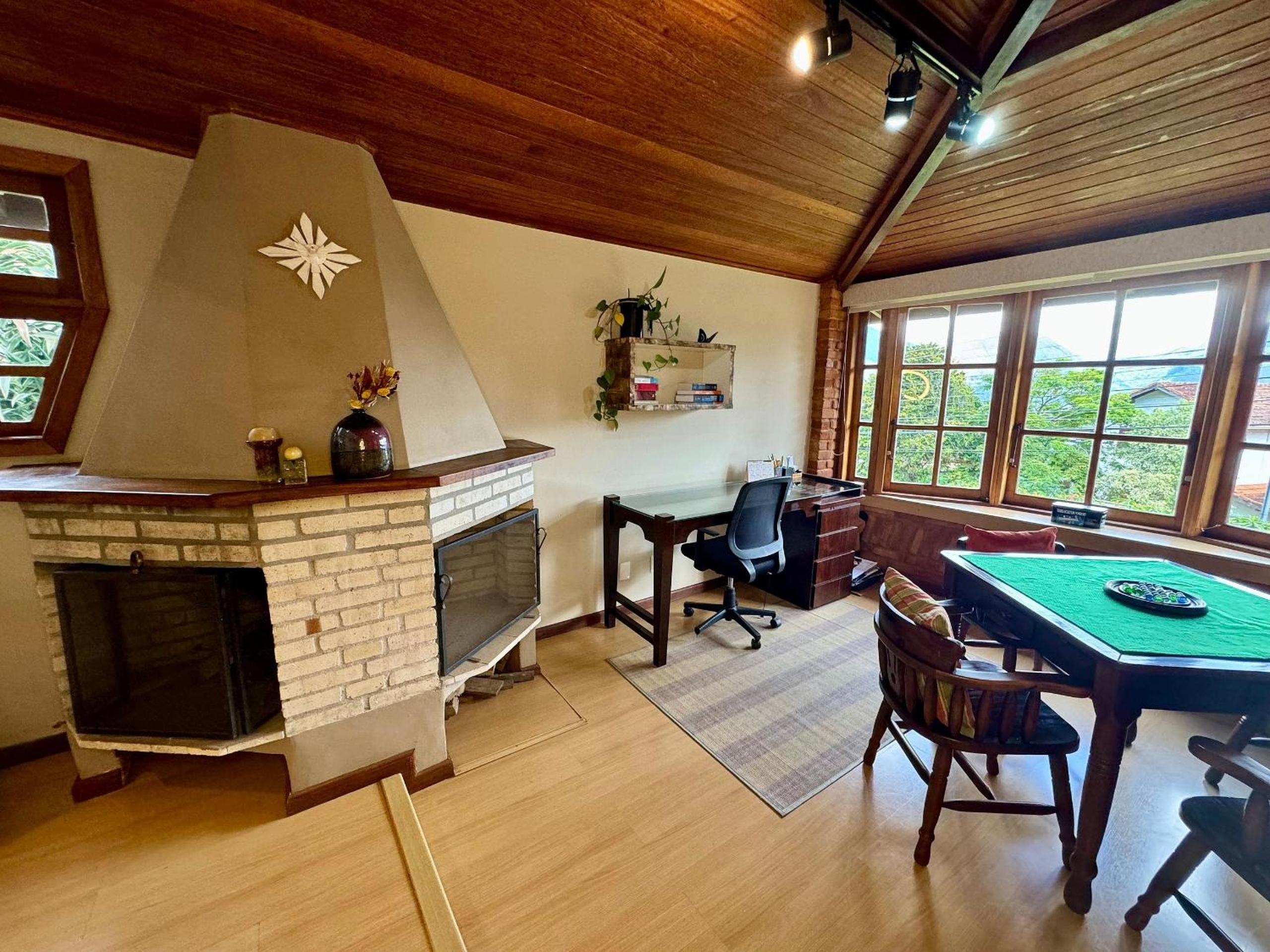 Casa na Serra com piscina, sauna e churrasqueira