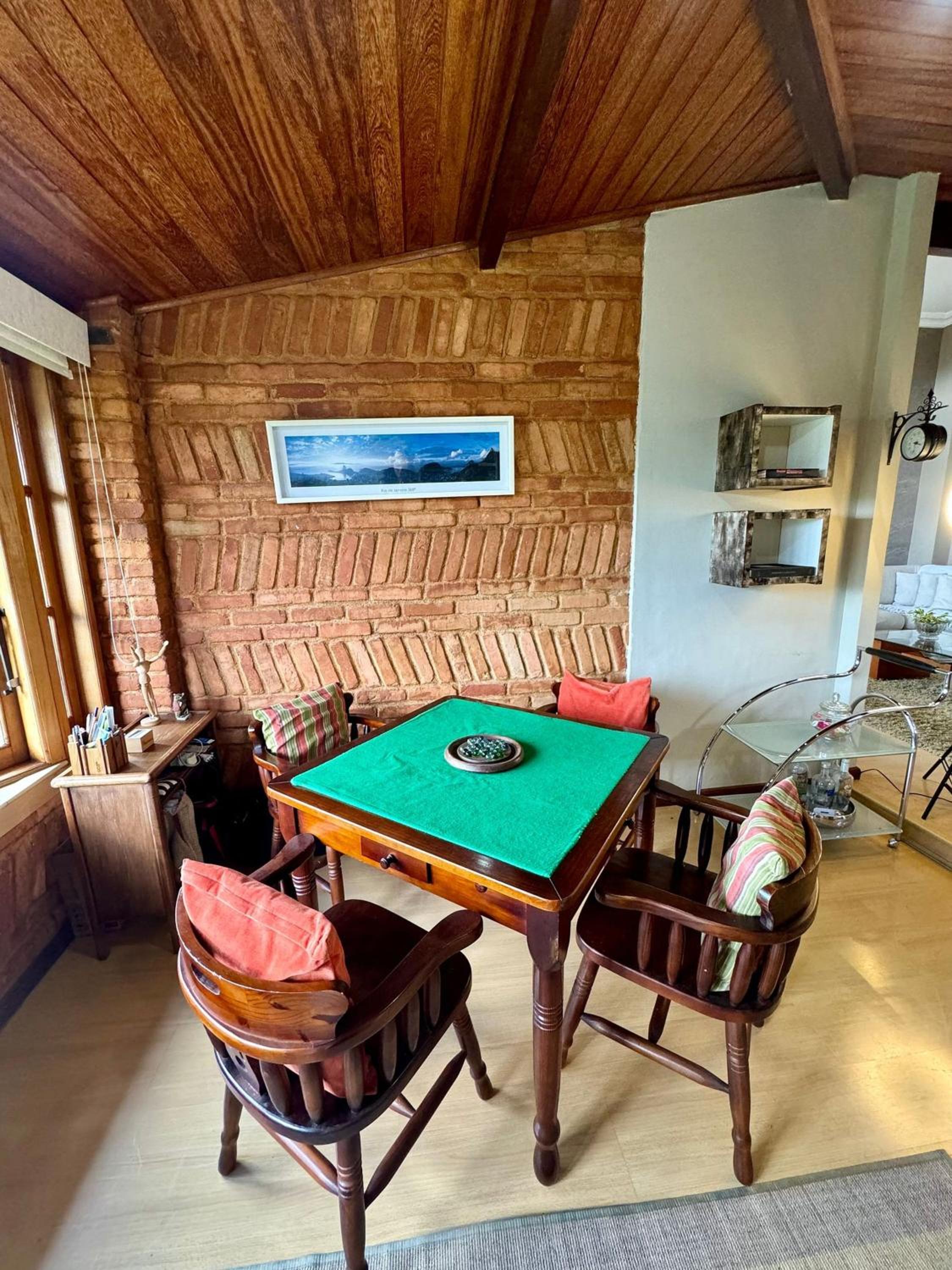 Casa na Serra com piscina, sauna e churrasqueira