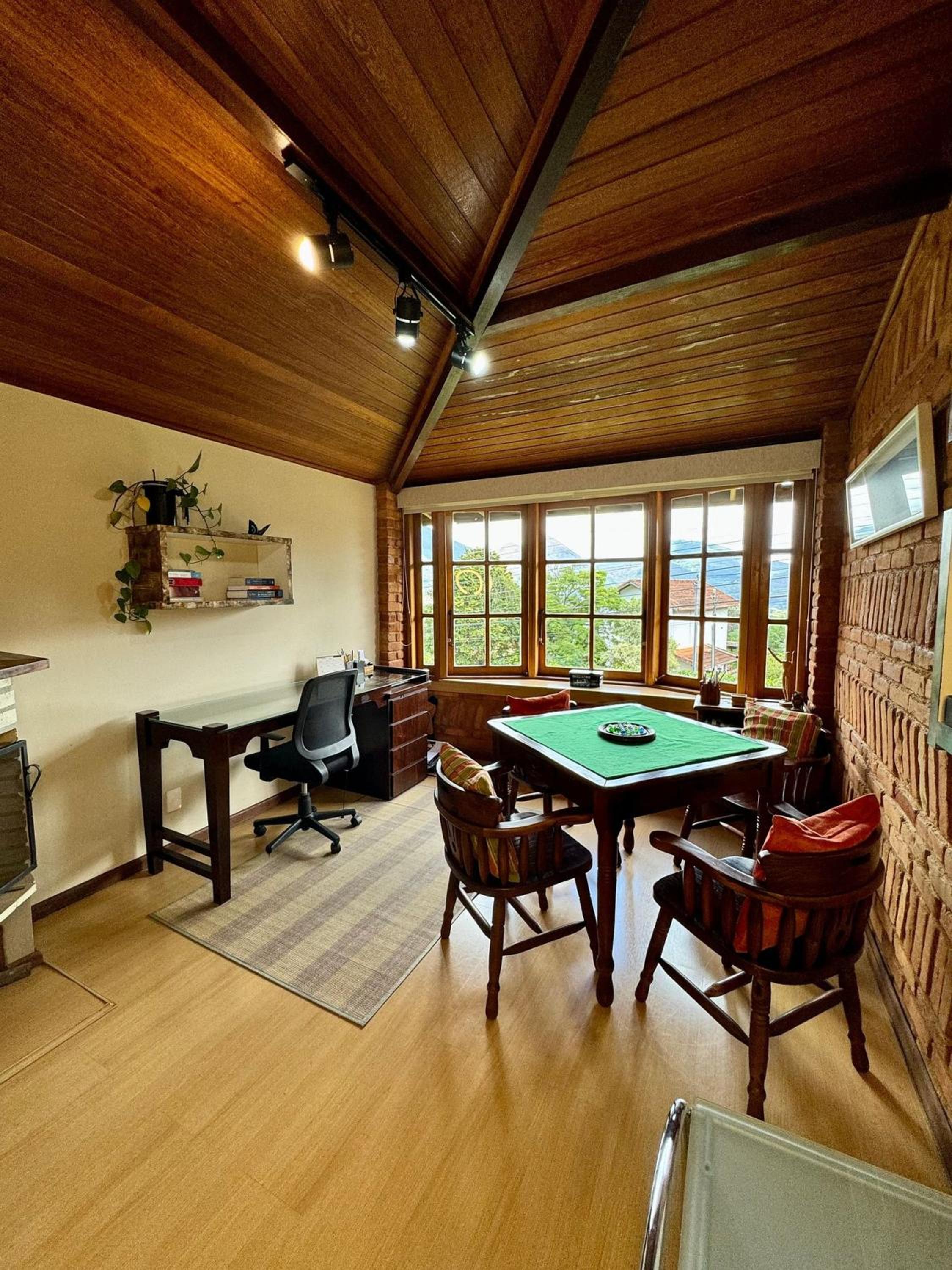 Casa na Serra com piscina, sauna e churrasqueira