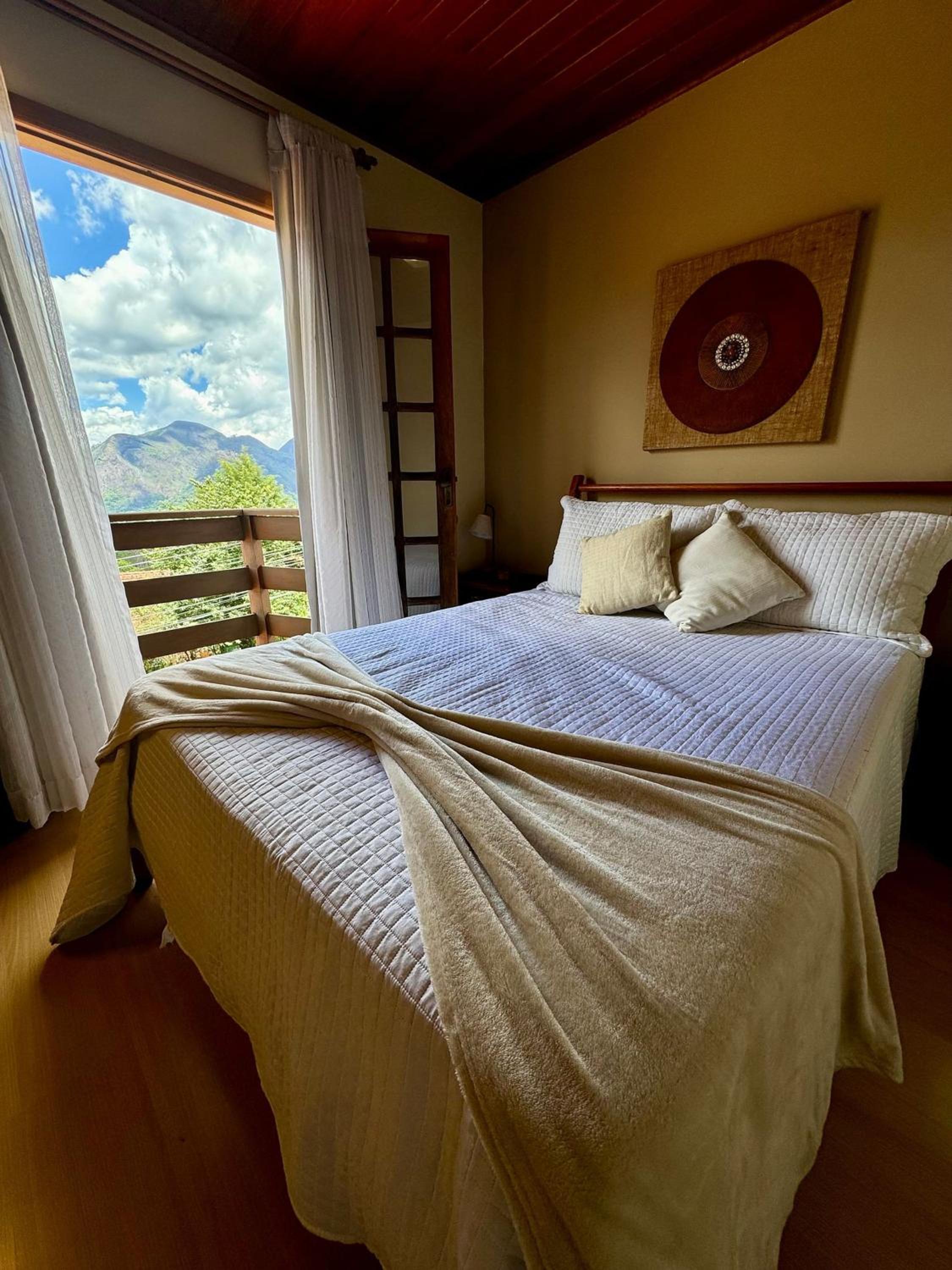Casa na Serra com piscina, sauna e churrasqueira