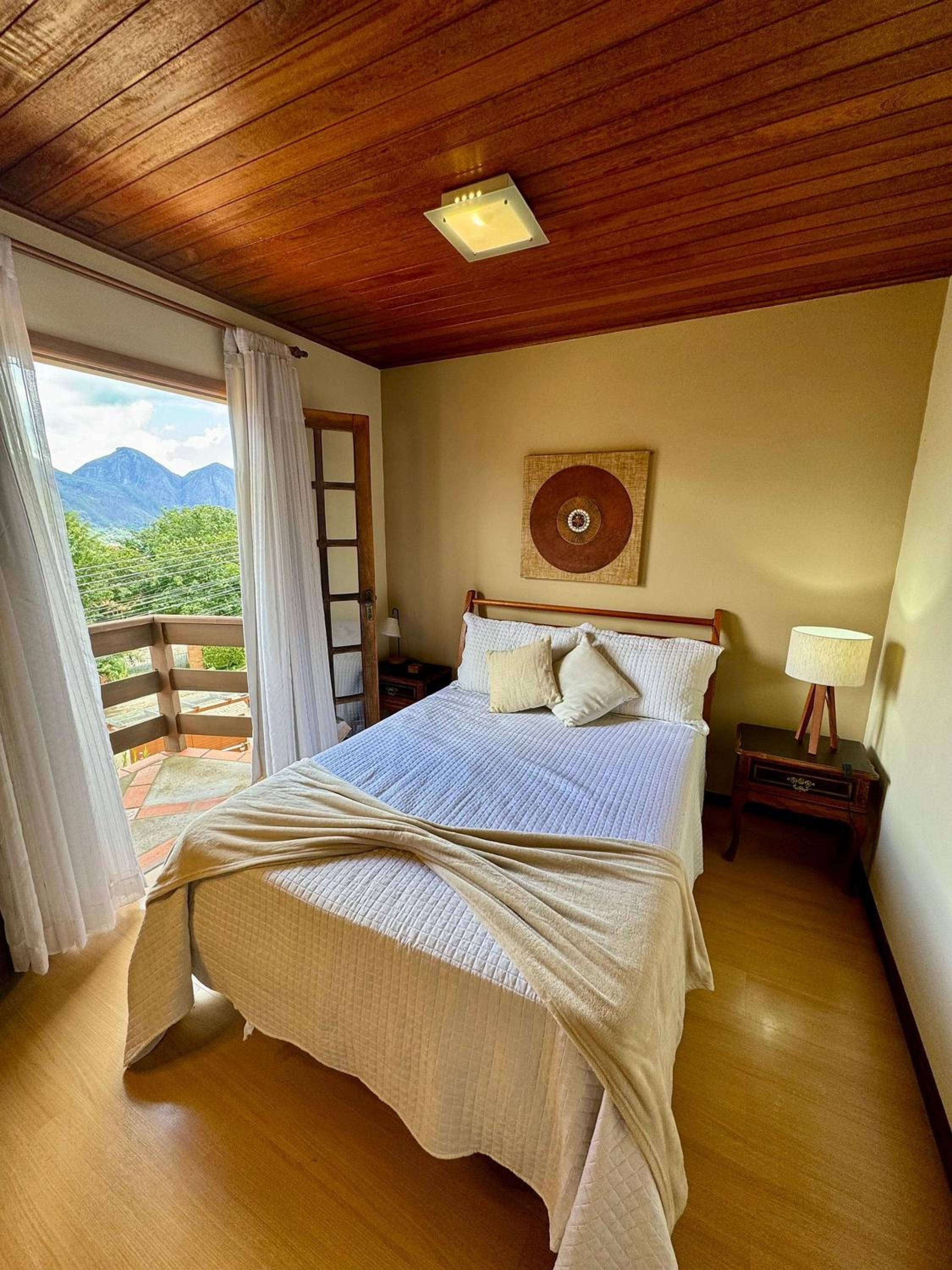 Casa na Serra com piscina, sauna e churrasqueira