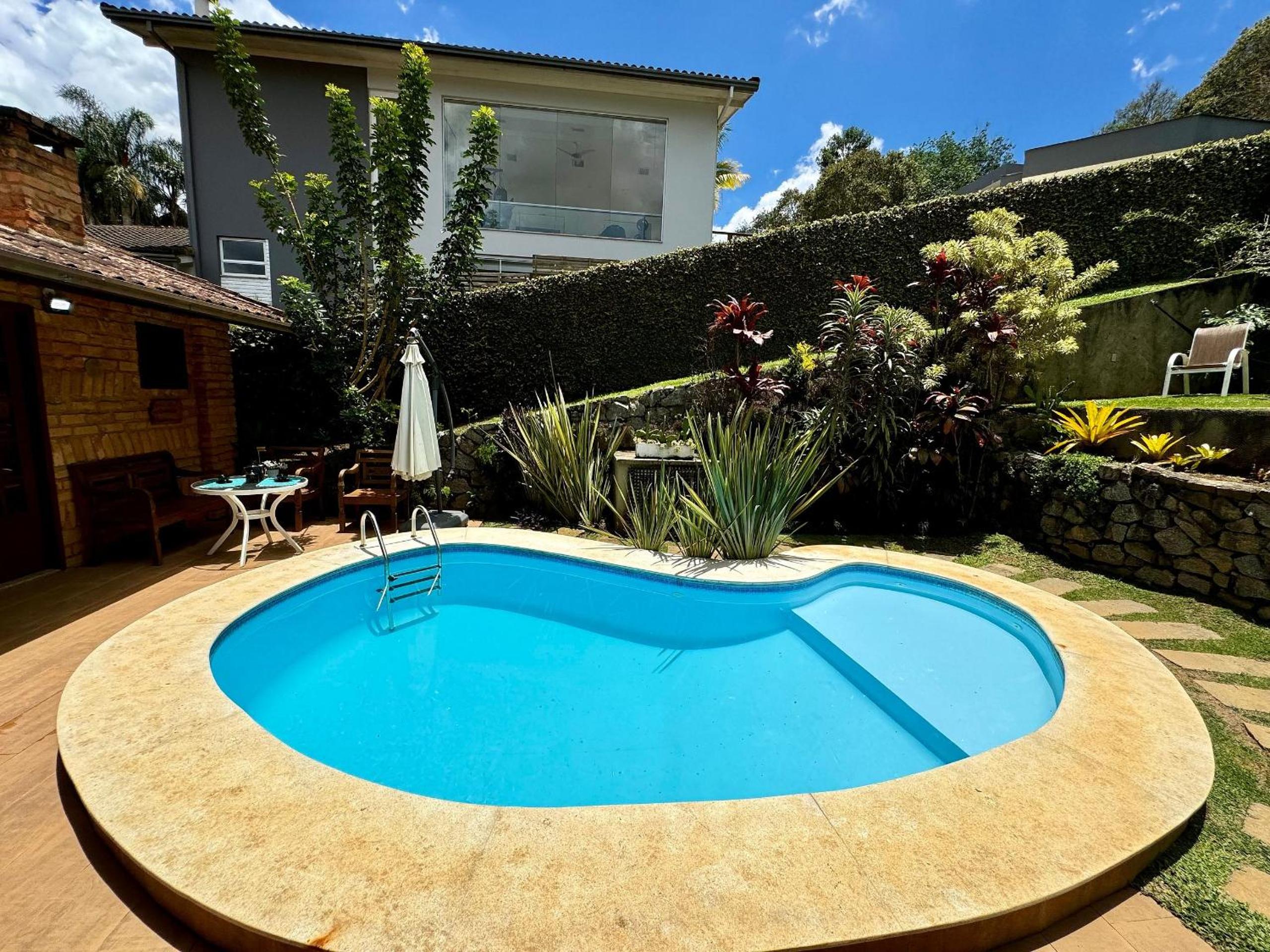 Casa na Serra com piscina, sauna e churrasqueira
