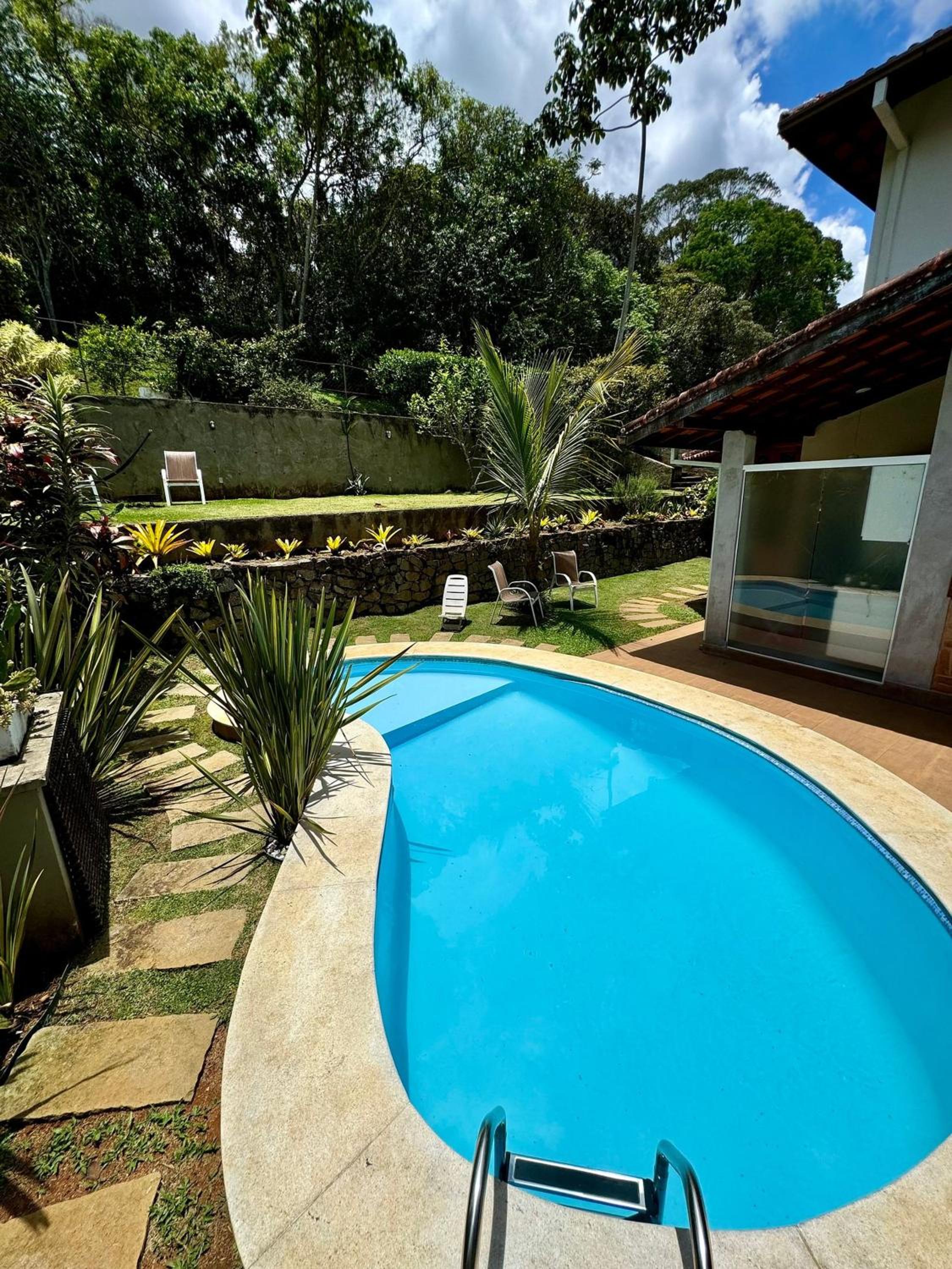 Casa na Serra com piscina, sauna e churrasqueira