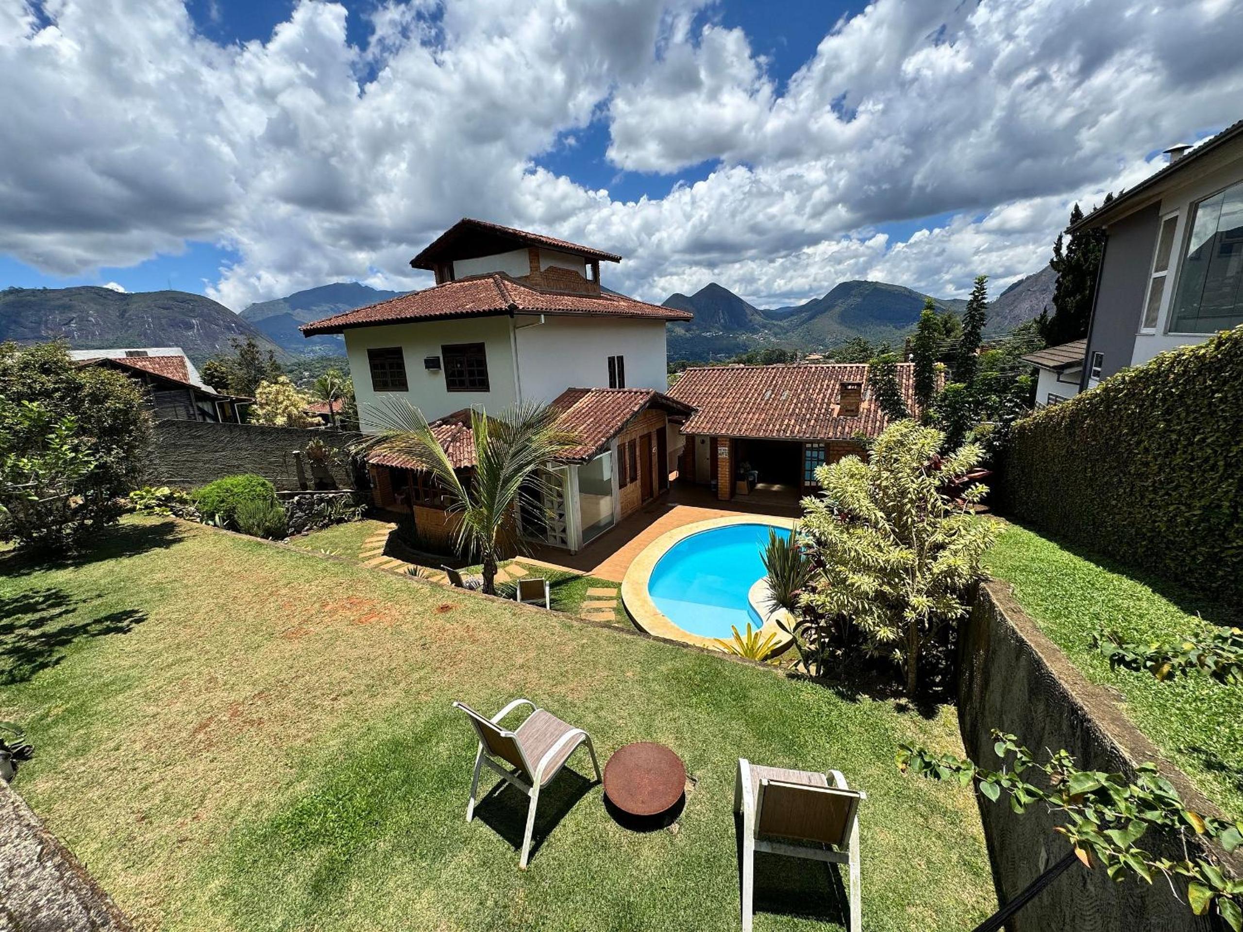 Casa na Serra com piscina, sauna e churrasqueira