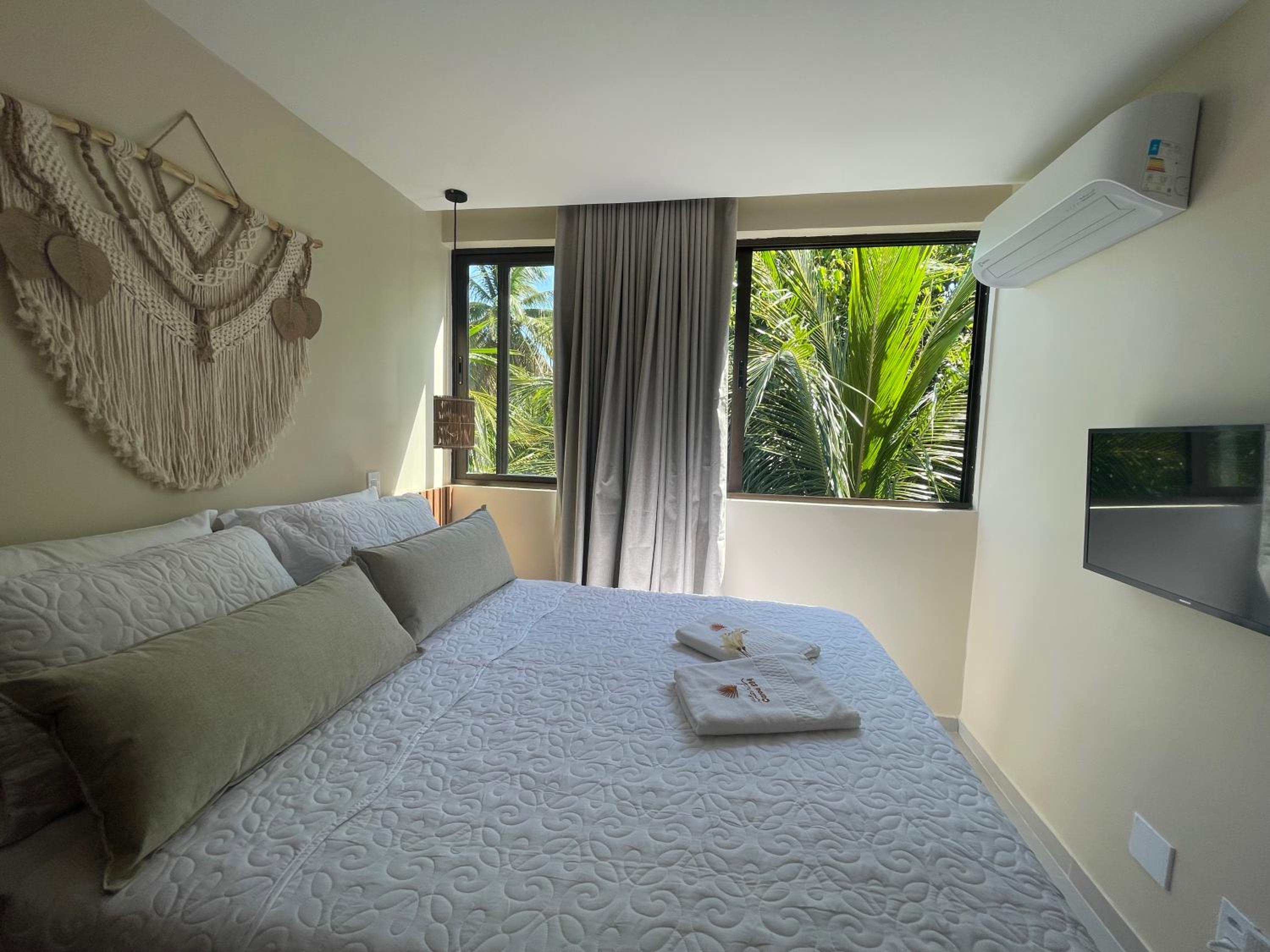 Apê Praia do Toque com Ar no Quarto e Sala, Condomínio com Academia, Quadra de Beach Tennis e Vôlei, Estacionamento Grátis e Restaurante