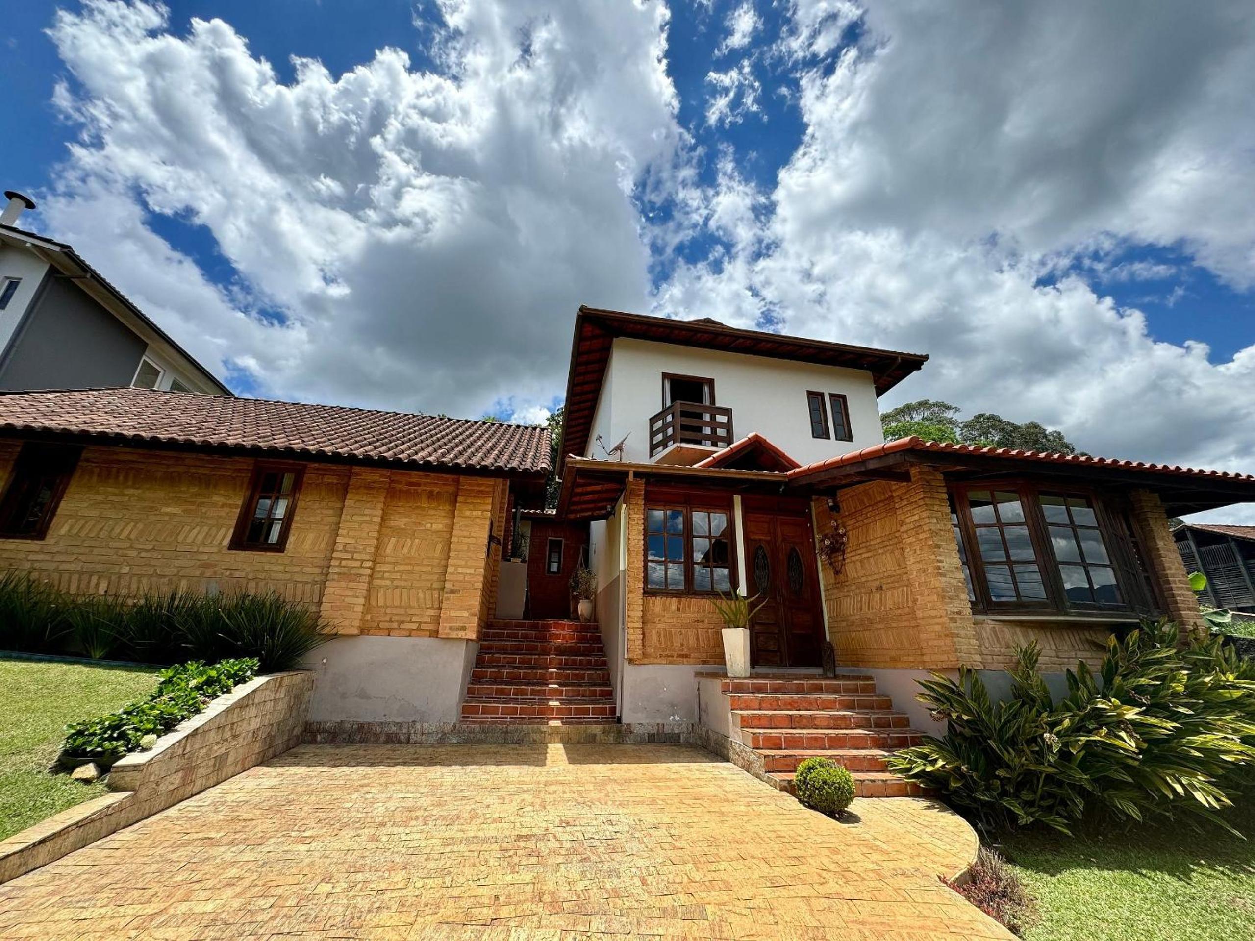 Casa na Serra com piscina, sauna e churrasqueira