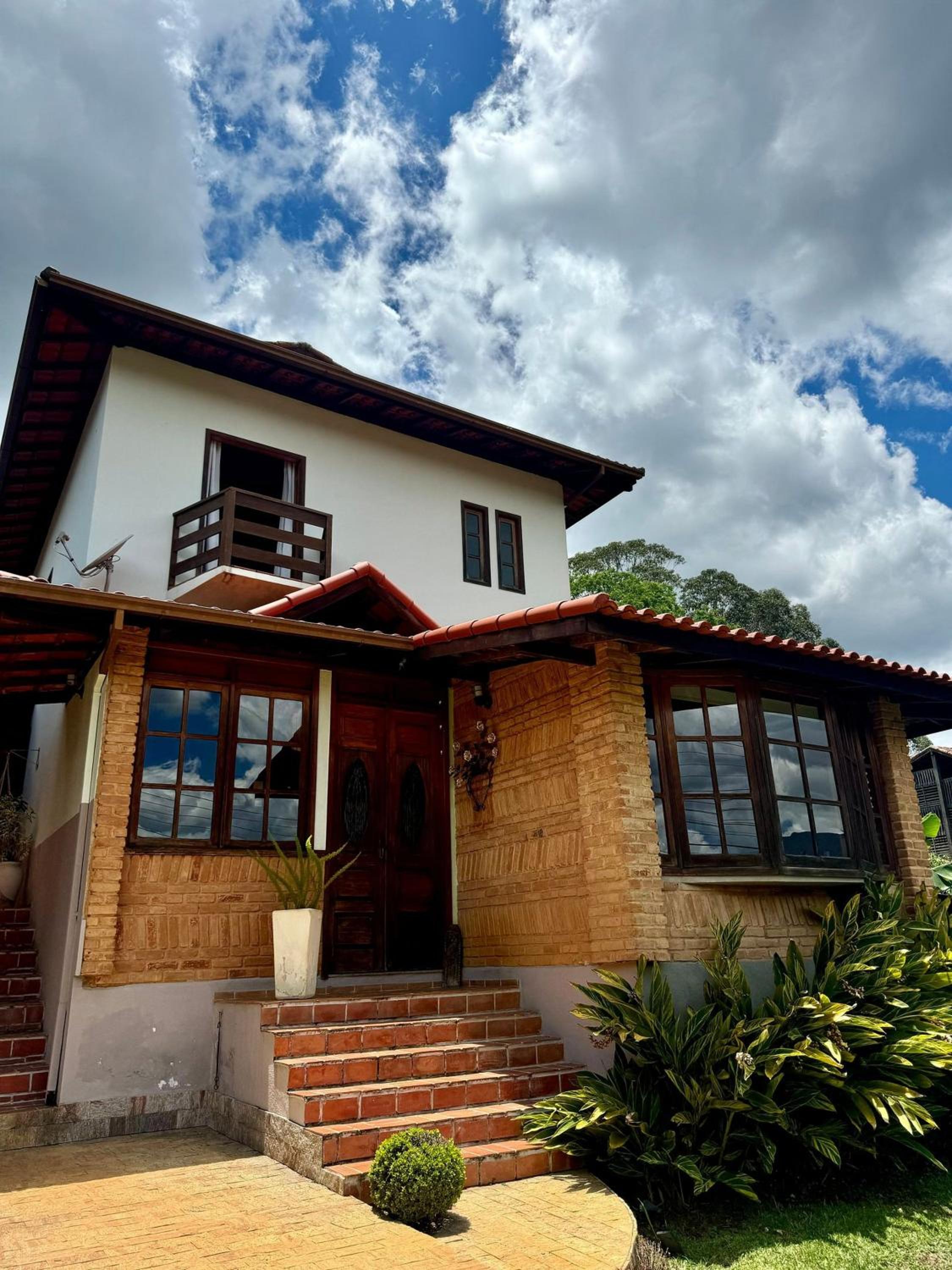 Casa na Serra com piscina, sauna e churrasqueira
