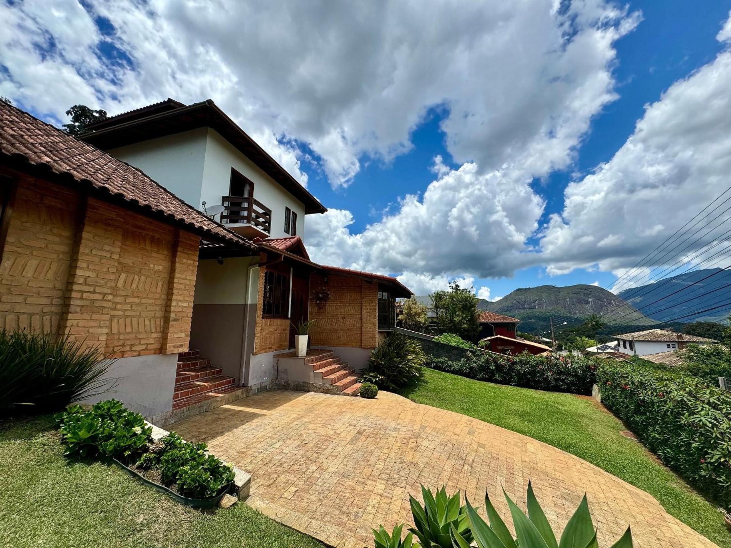 Casa na Serra com piscina, sauna e churrasqueira