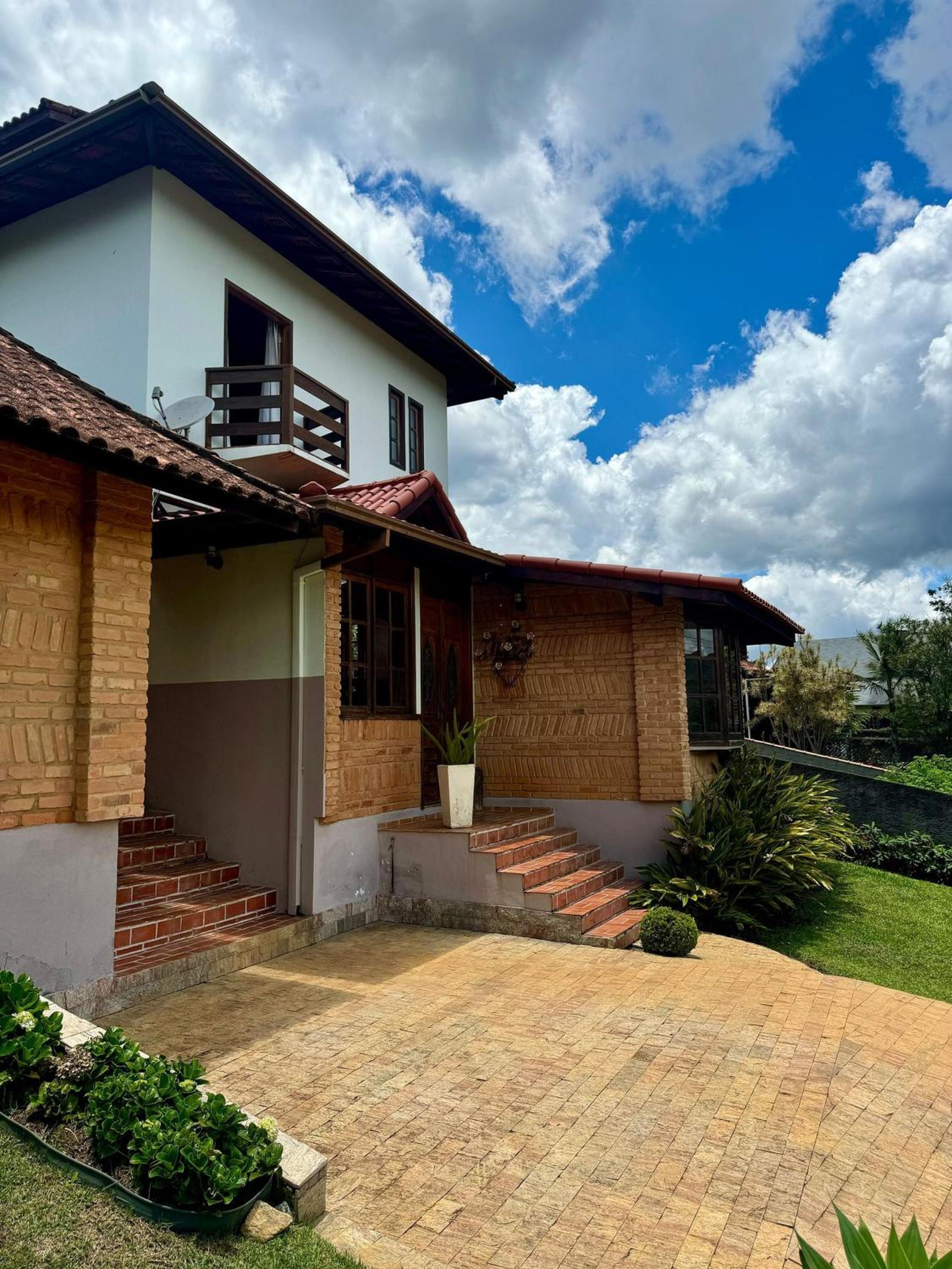 Casa na Serra com piscina, sauna e churrasqueira