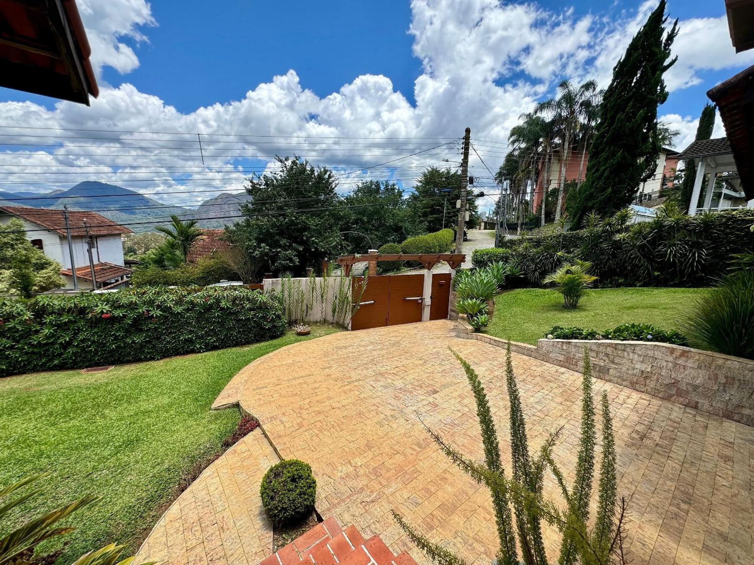 Casa na Serra com piscina, sauna e churrasqueira