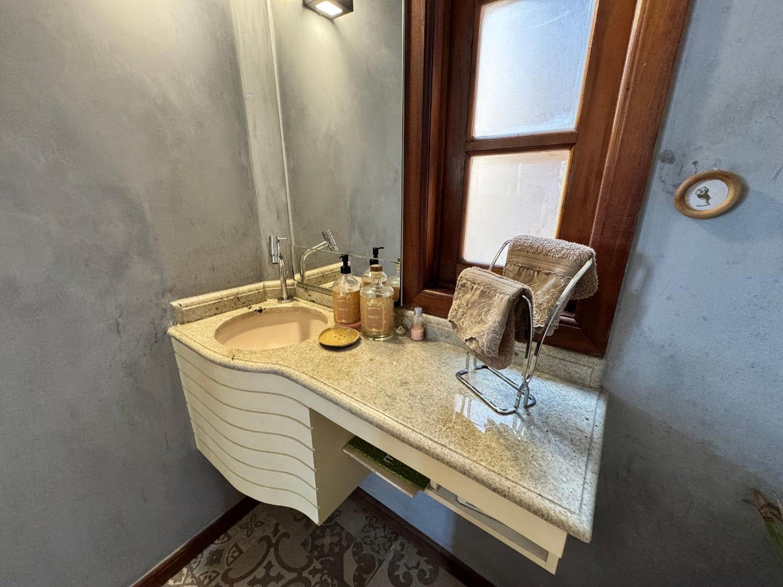 Casa na Serra com piscina, sauna e churrasqueira