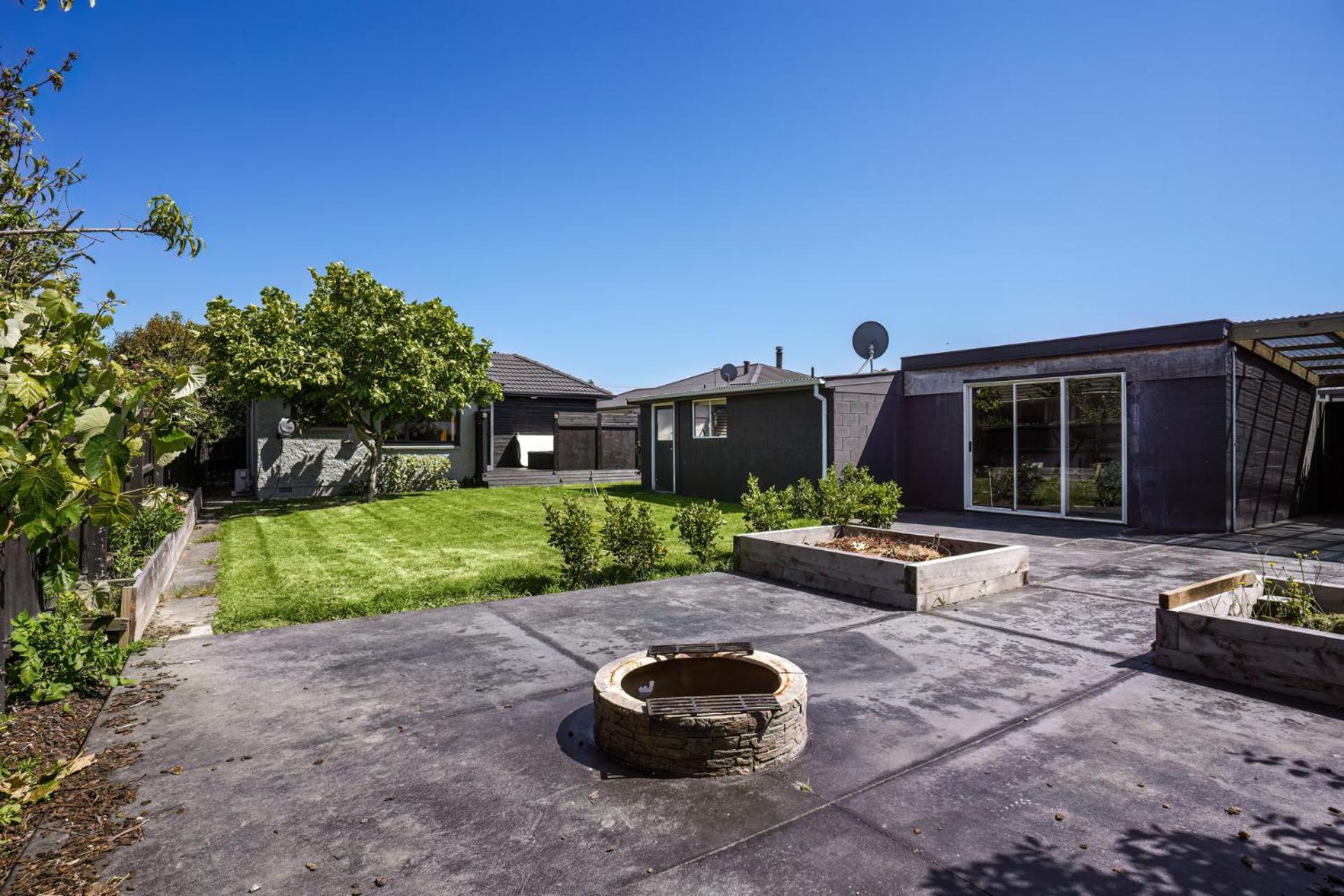MM Villa - Christchurch Holiday Home view 2