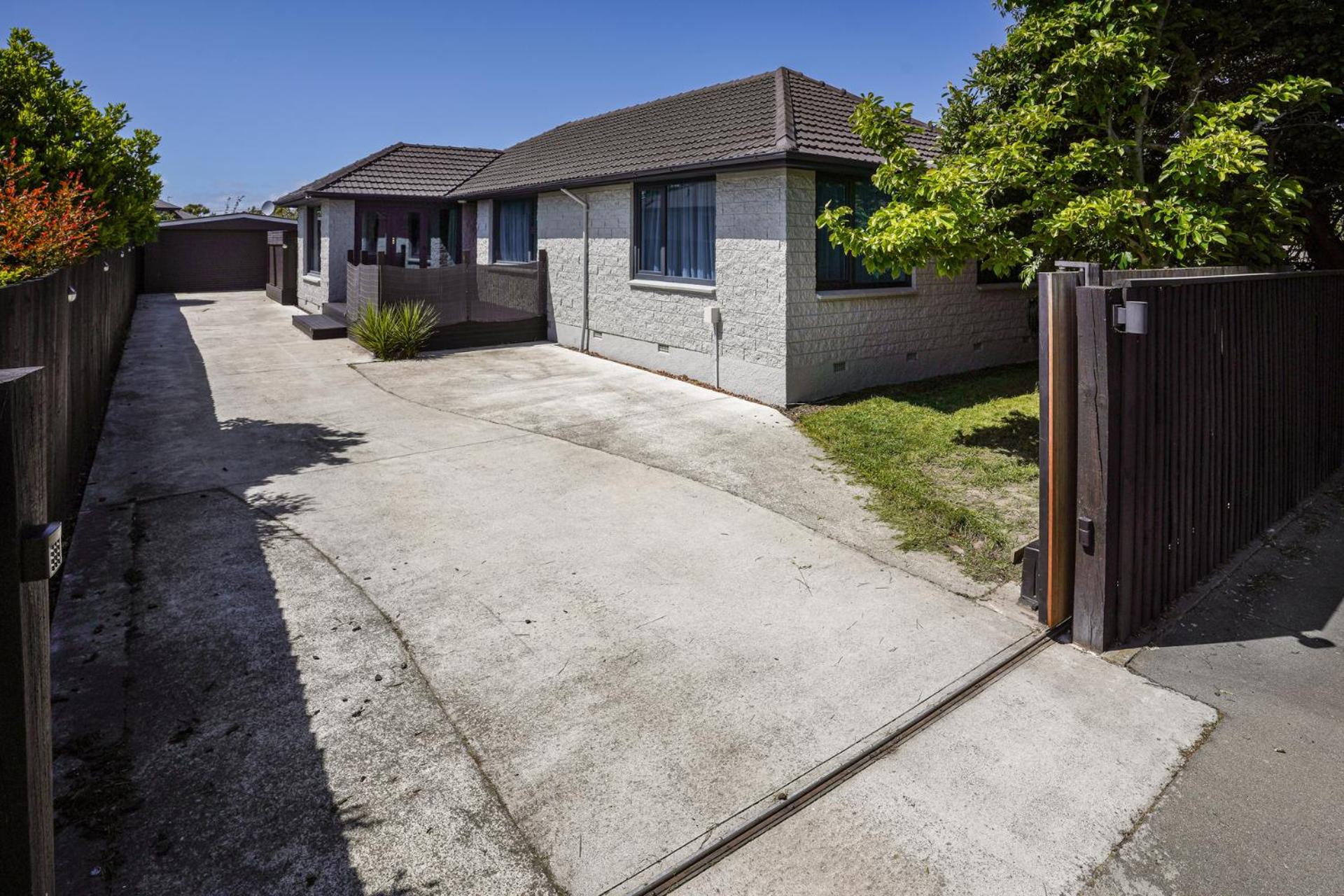 MM Villa - Christchurch Holiday Home view 3