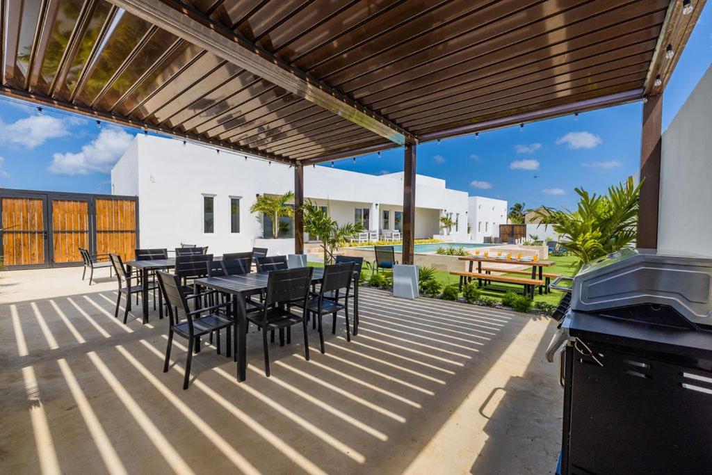 Stunning 6-Bedroom Villa In Aruba