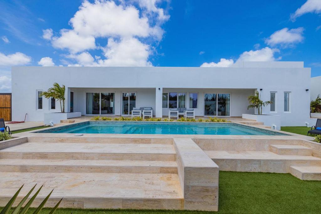 Stunning 6-Bedroom Villa In Aruba