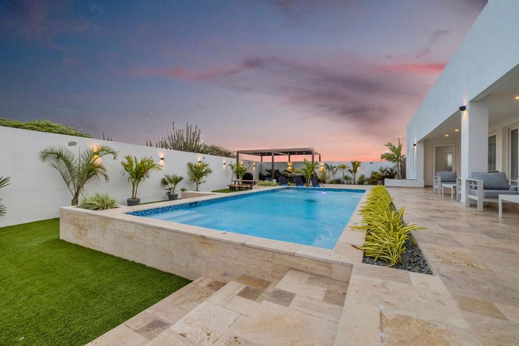 Stunning 6-Bedroom Villa In Aruba