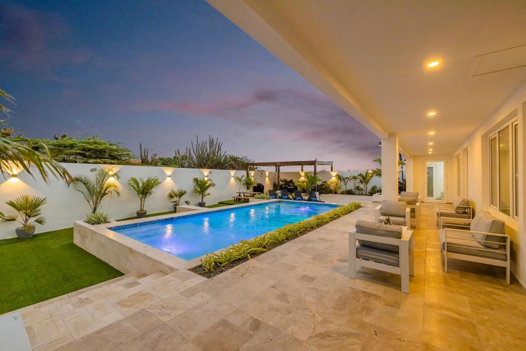 Stunning 6-Bedroom Villa In Aruba