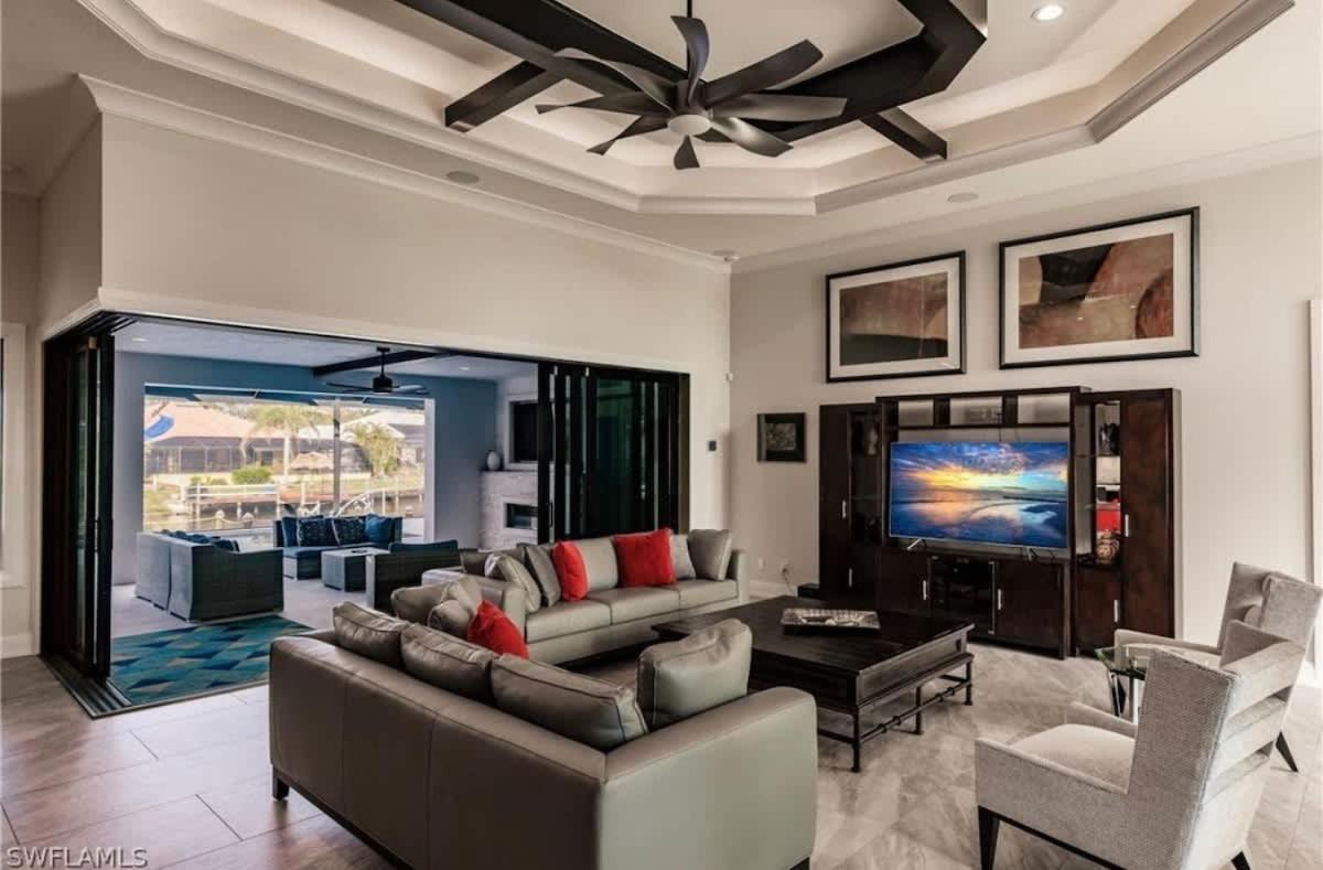 Luxury Dream Retreat Heated pool view 2