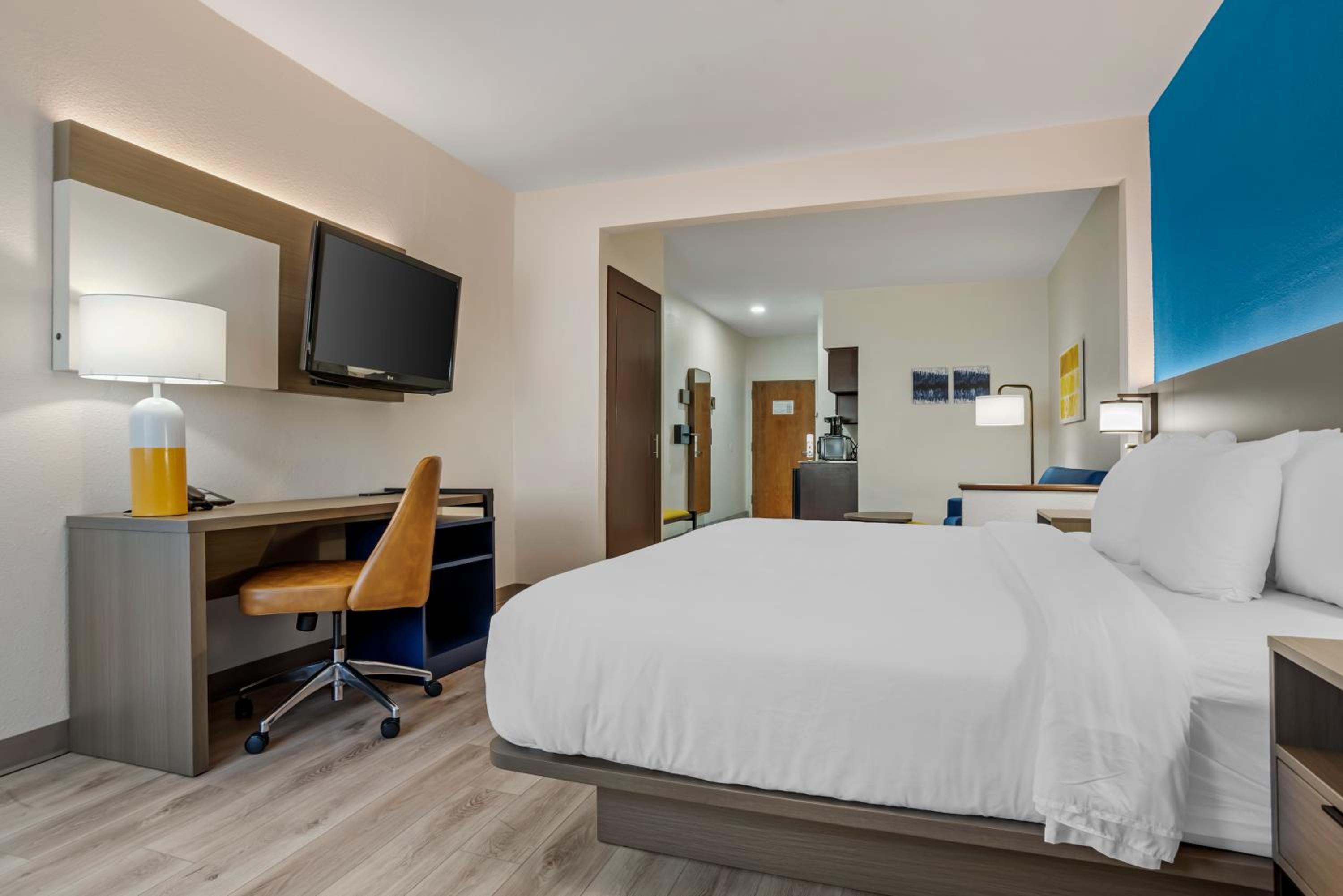 Hattiesburg Vacations - Comfort Suites Hattiesburg - Property Image 4