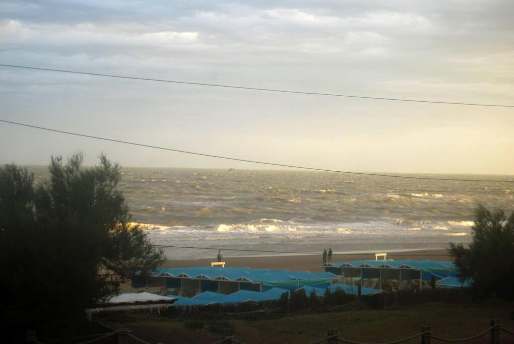 Vista al mar con acogedor departamento