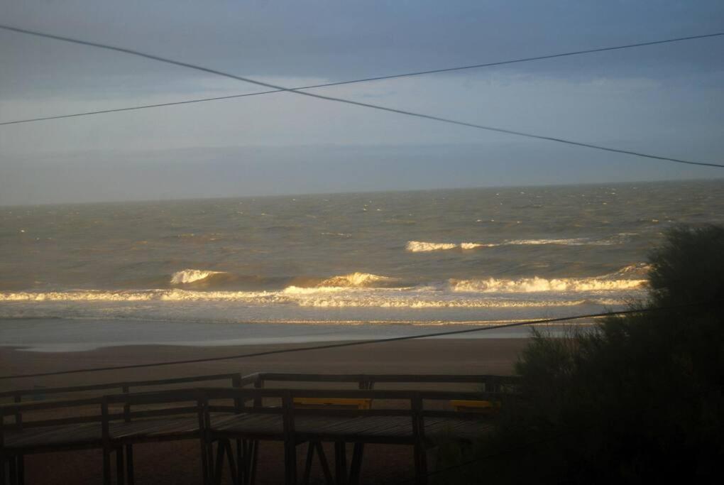 Vista al mar con acogedor departamento