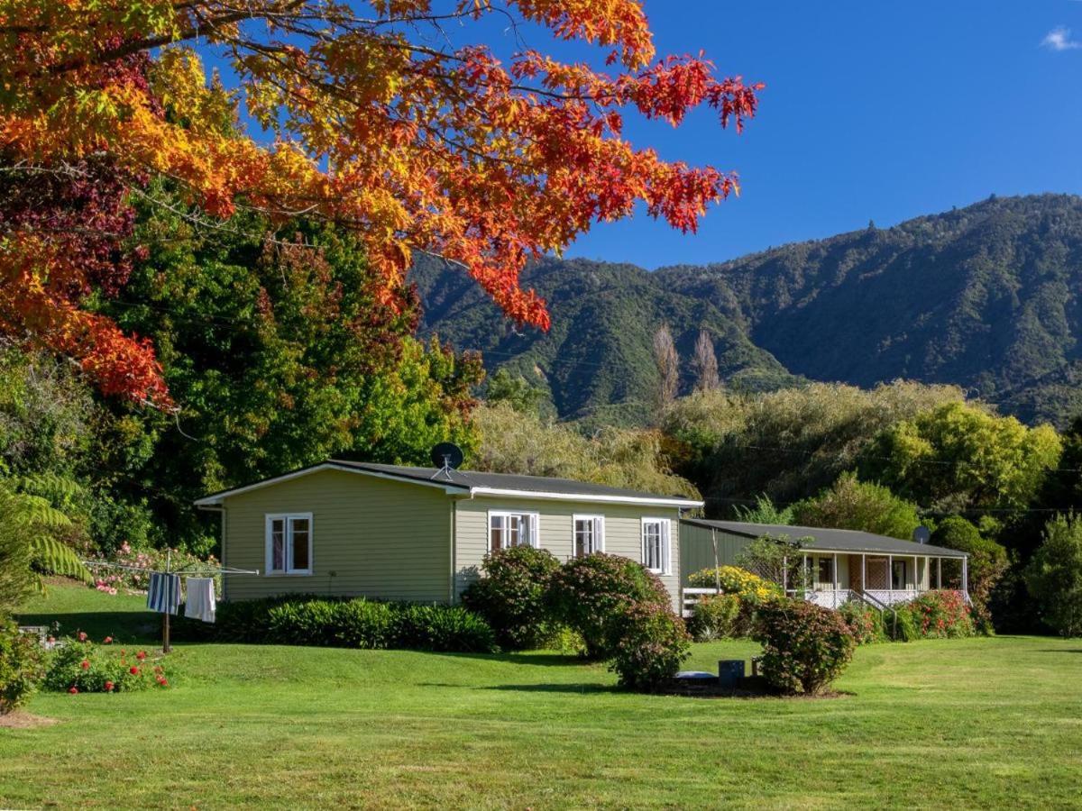 Marahau Riverside cottages