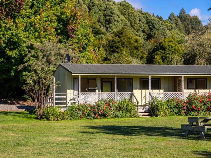 Marahau Riverside cottages view 5