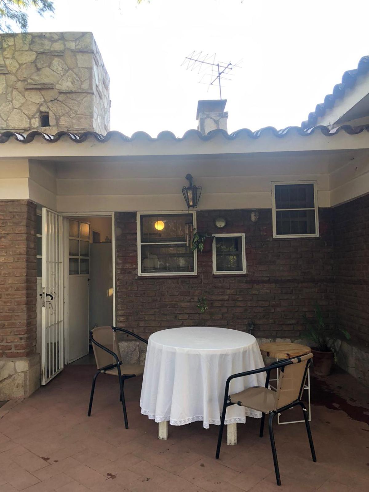 Casa con Pileta y Gran Jardín en Villa Belgrano