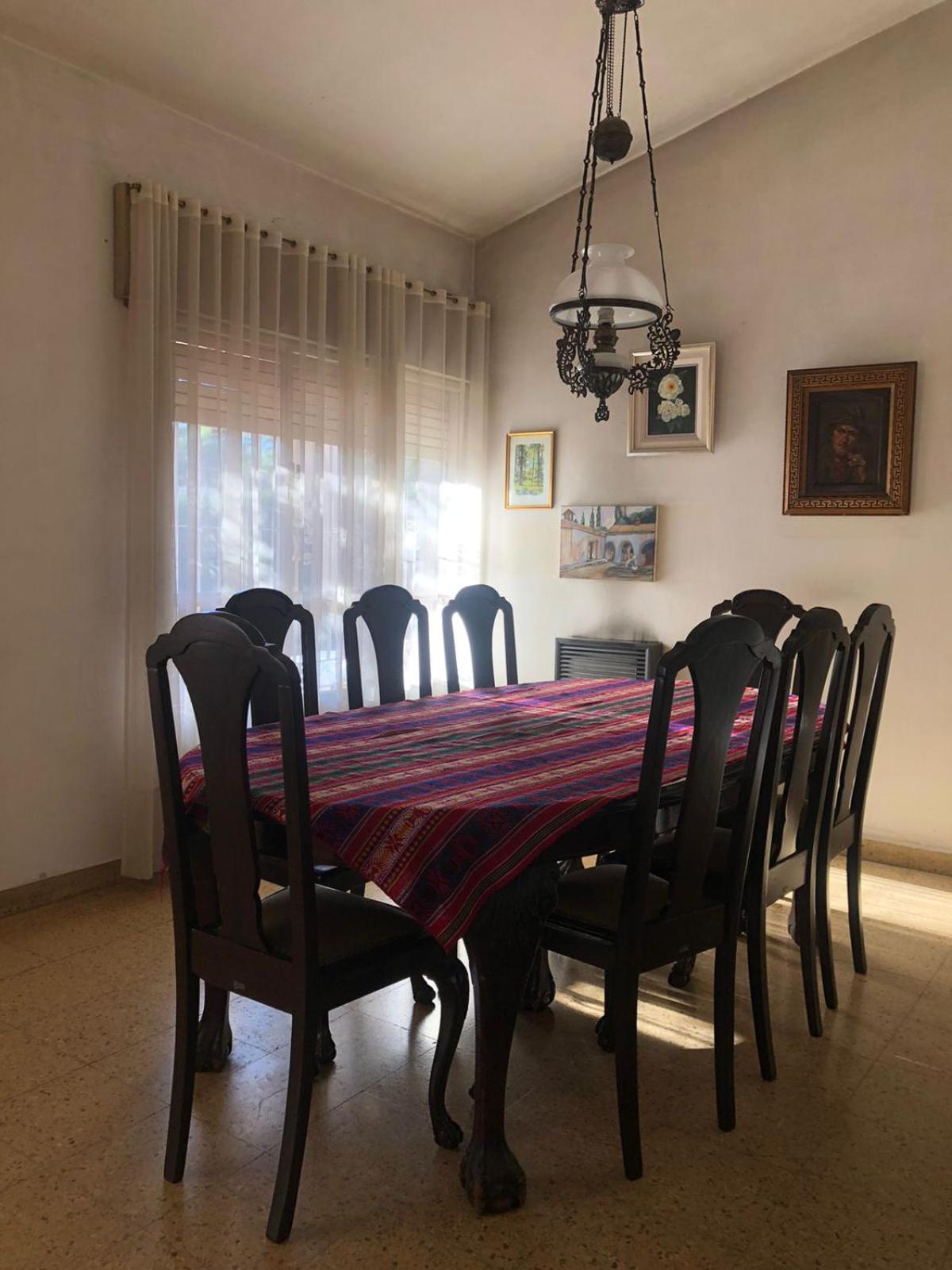 Casa con Pileta y Gran Jardín en Villa Belgrano