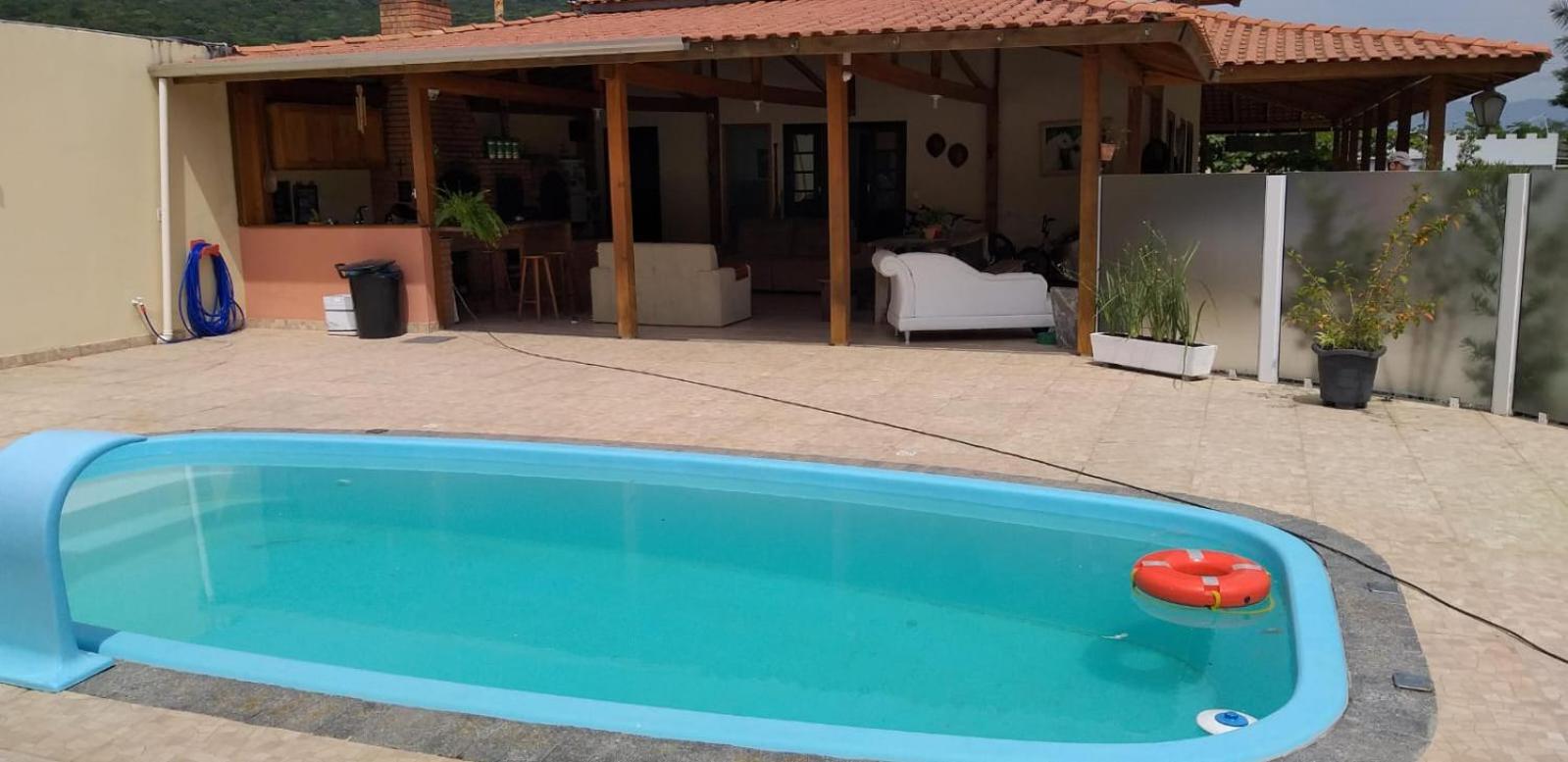 Casa de praia em meio a natureza