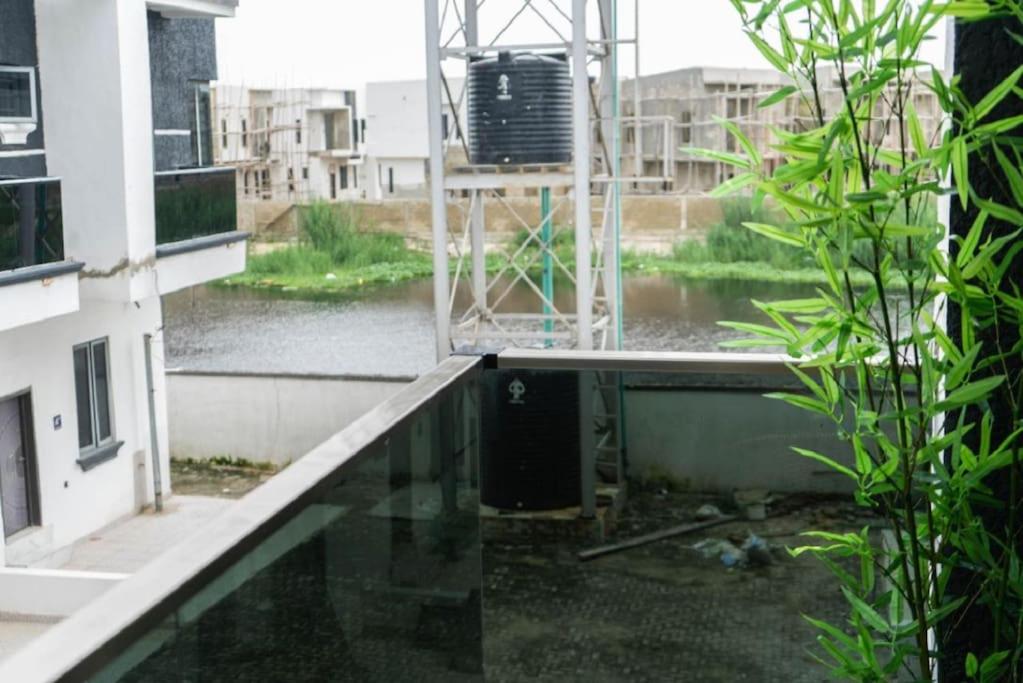 Modern 4-Bedroom Duplex with Home Office Option view 3