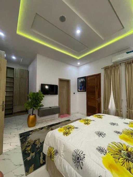 Modern 4-Bedroom Duplex with Home Office Option view 5