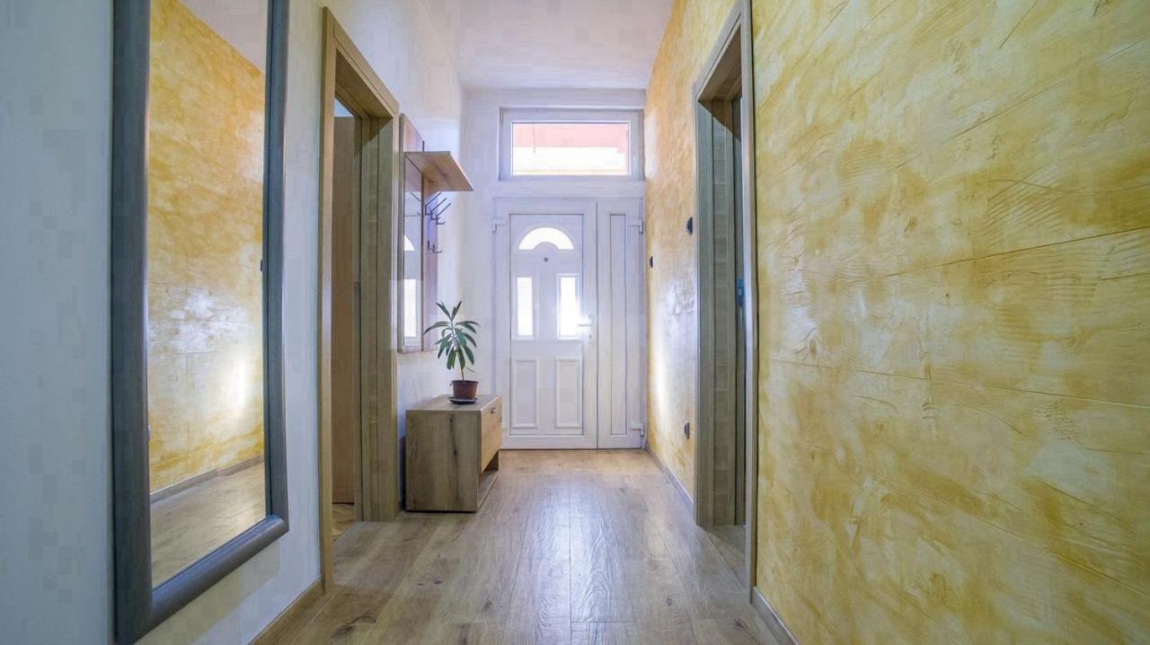 Lukas Apartment