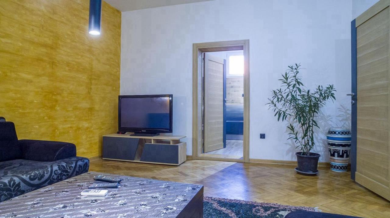 Lukas Apartment
