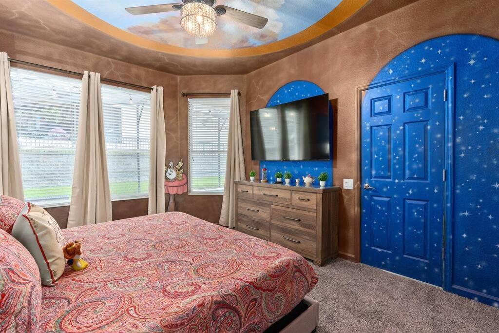 Free Arcade! All Rooms Themed! South Facing Pool!