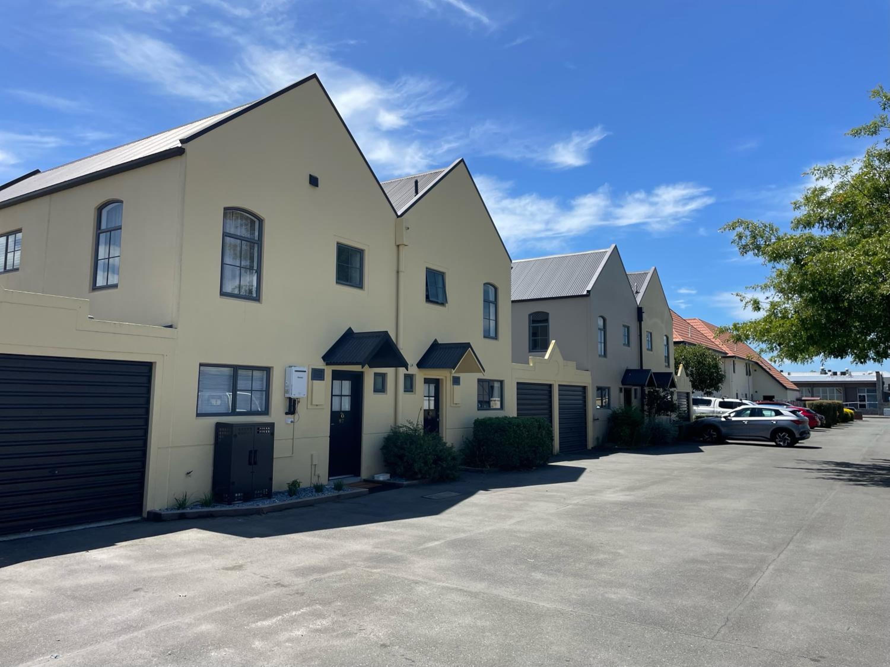 Hotel The Kings Domain - Image 1