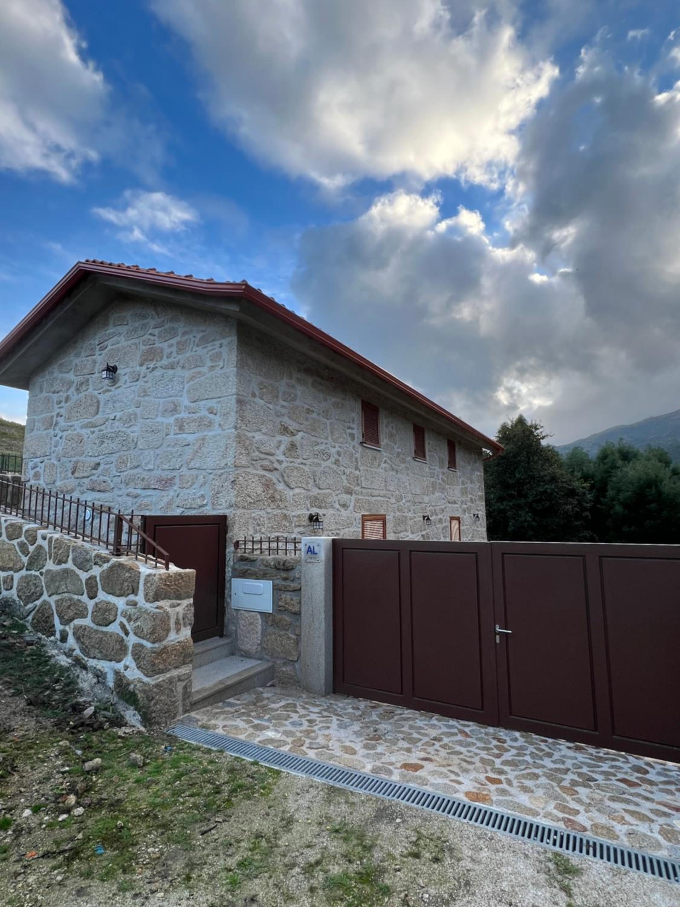 Casa dos Manels view 3