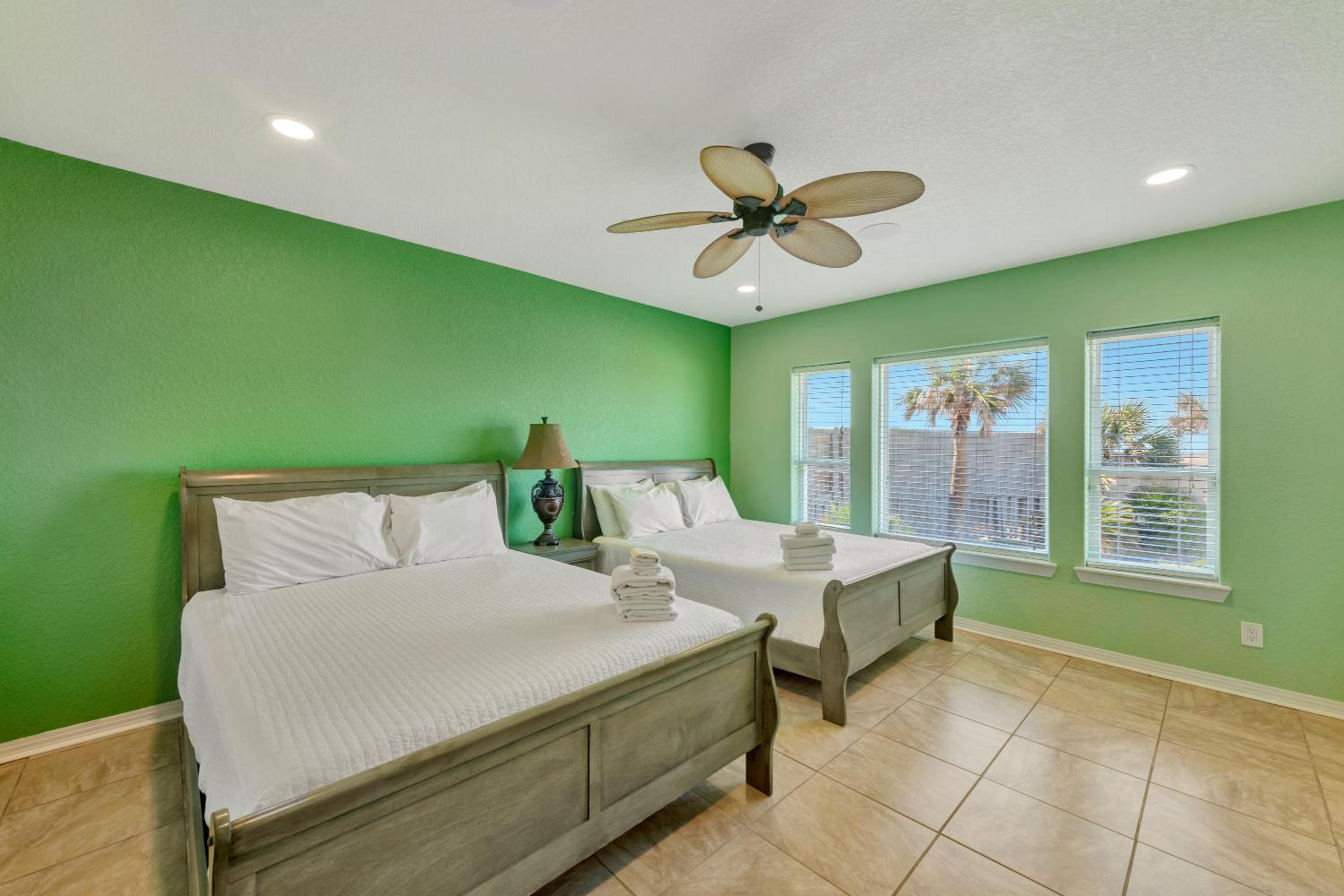 Executive Beach Paradise SH7345