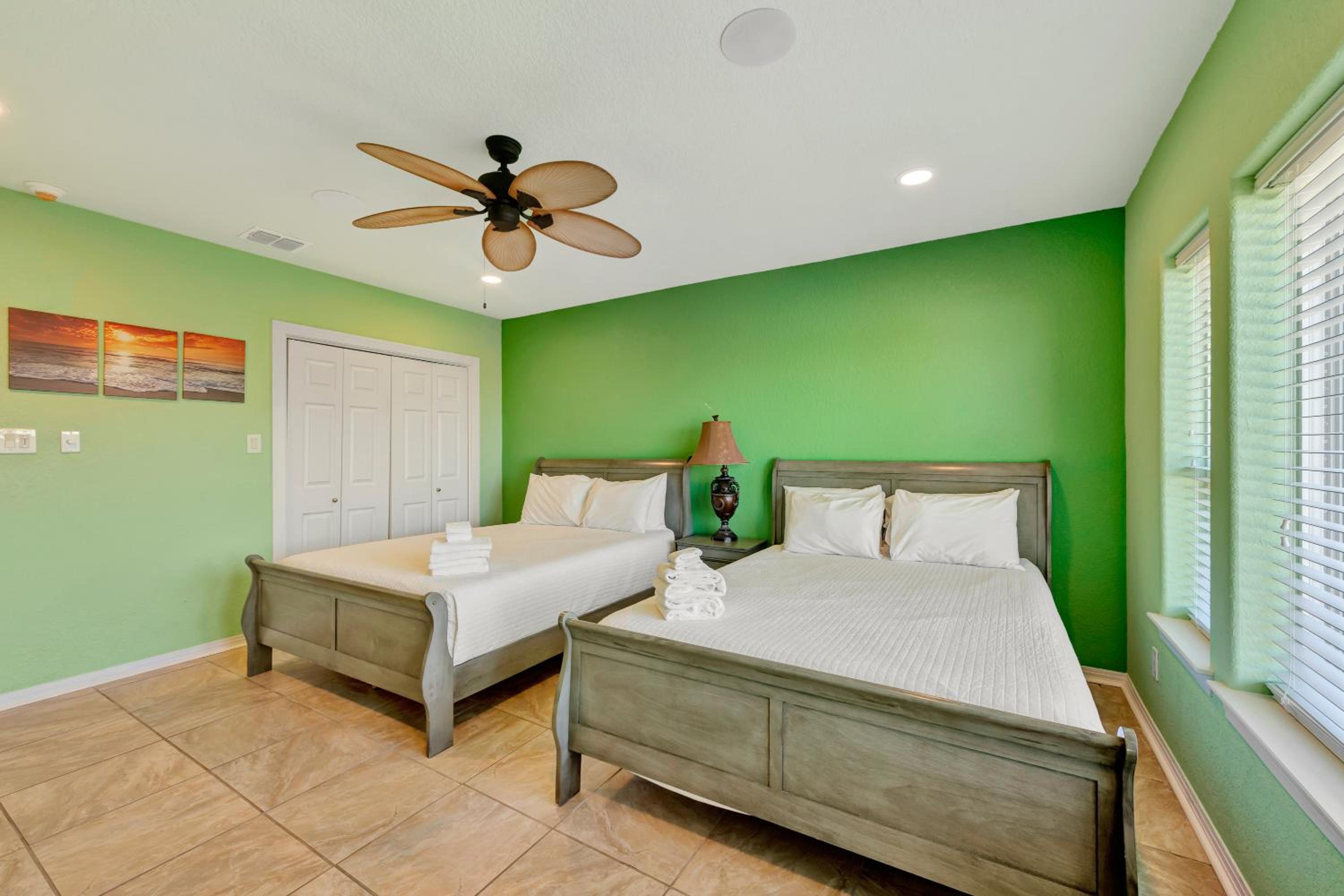 Executive Beach Paradise SH7345