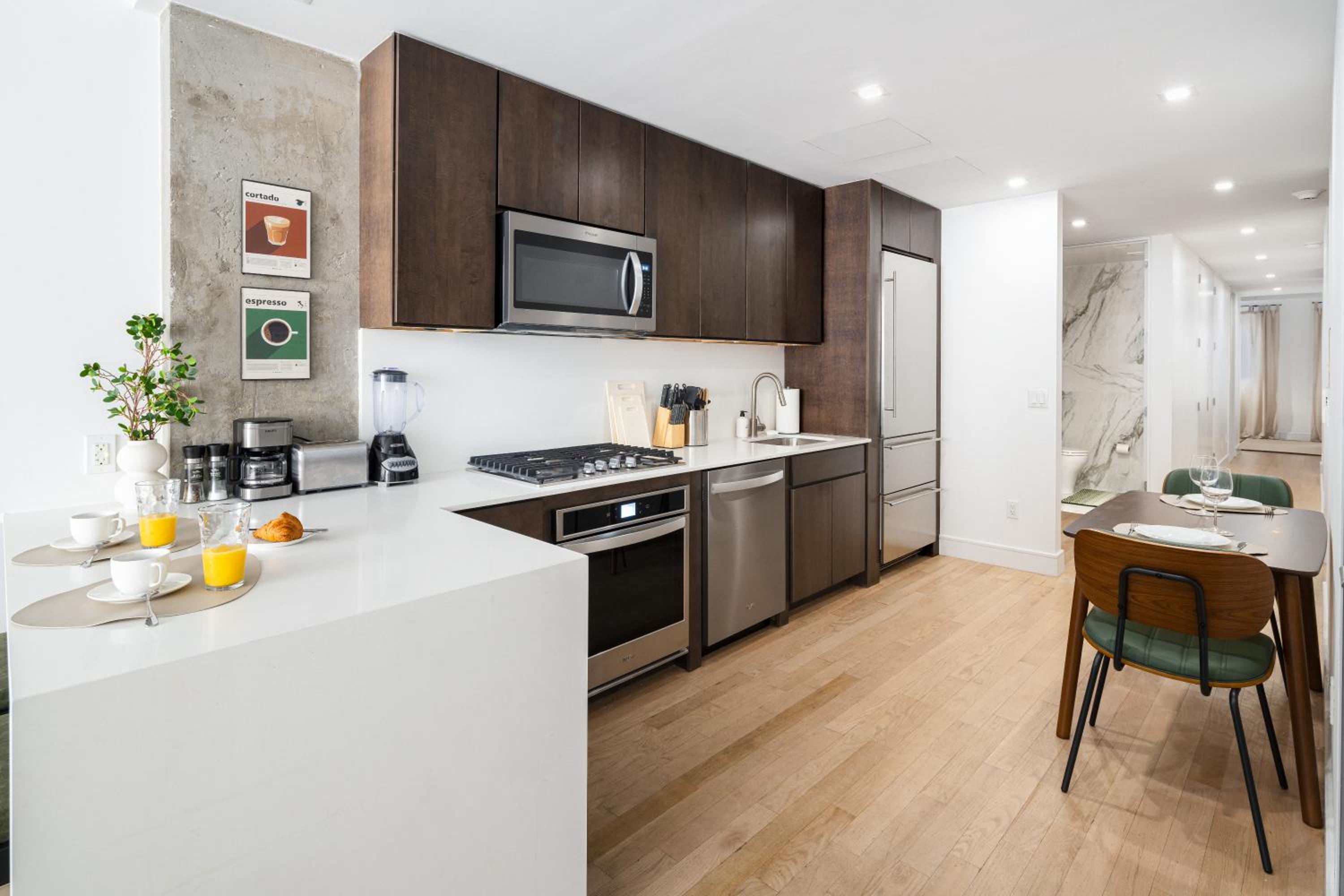 Luxury Full Floor Chelsea with WasherDryer 2bd