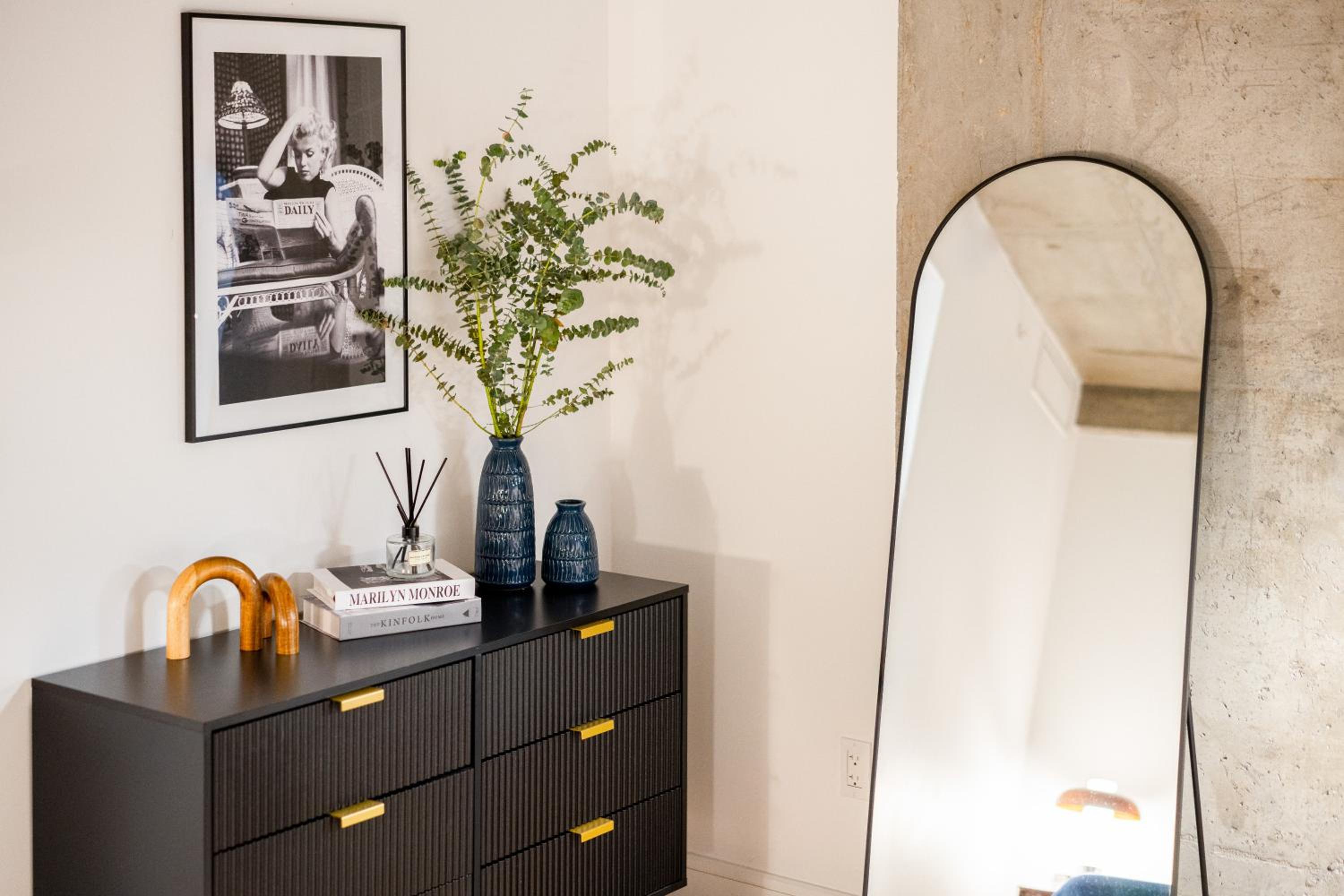 Luxury Full Floor Chelsea with WasherDryer 2bd