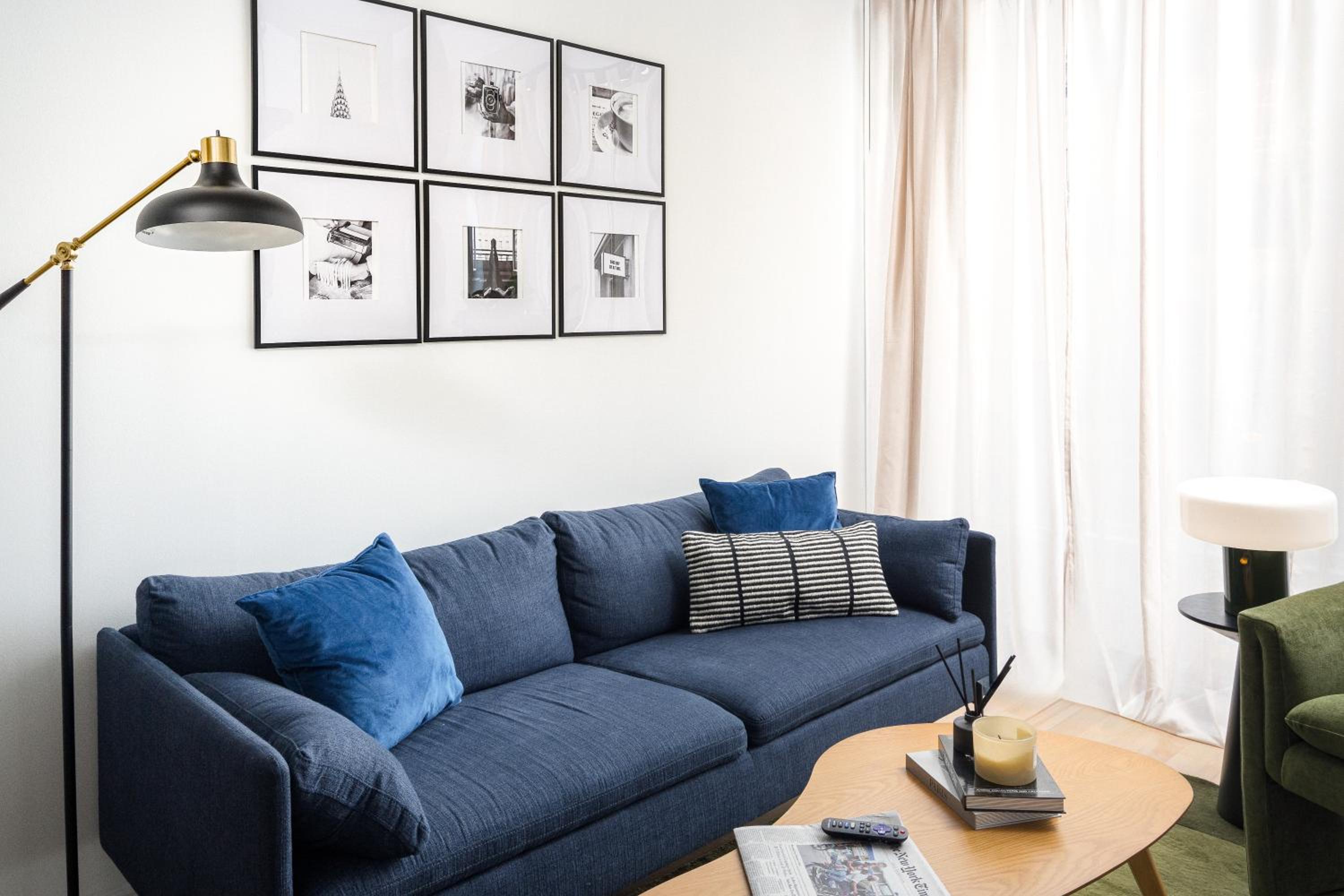 Luxury Full Floor Chelsea with WasherDryer 2bd