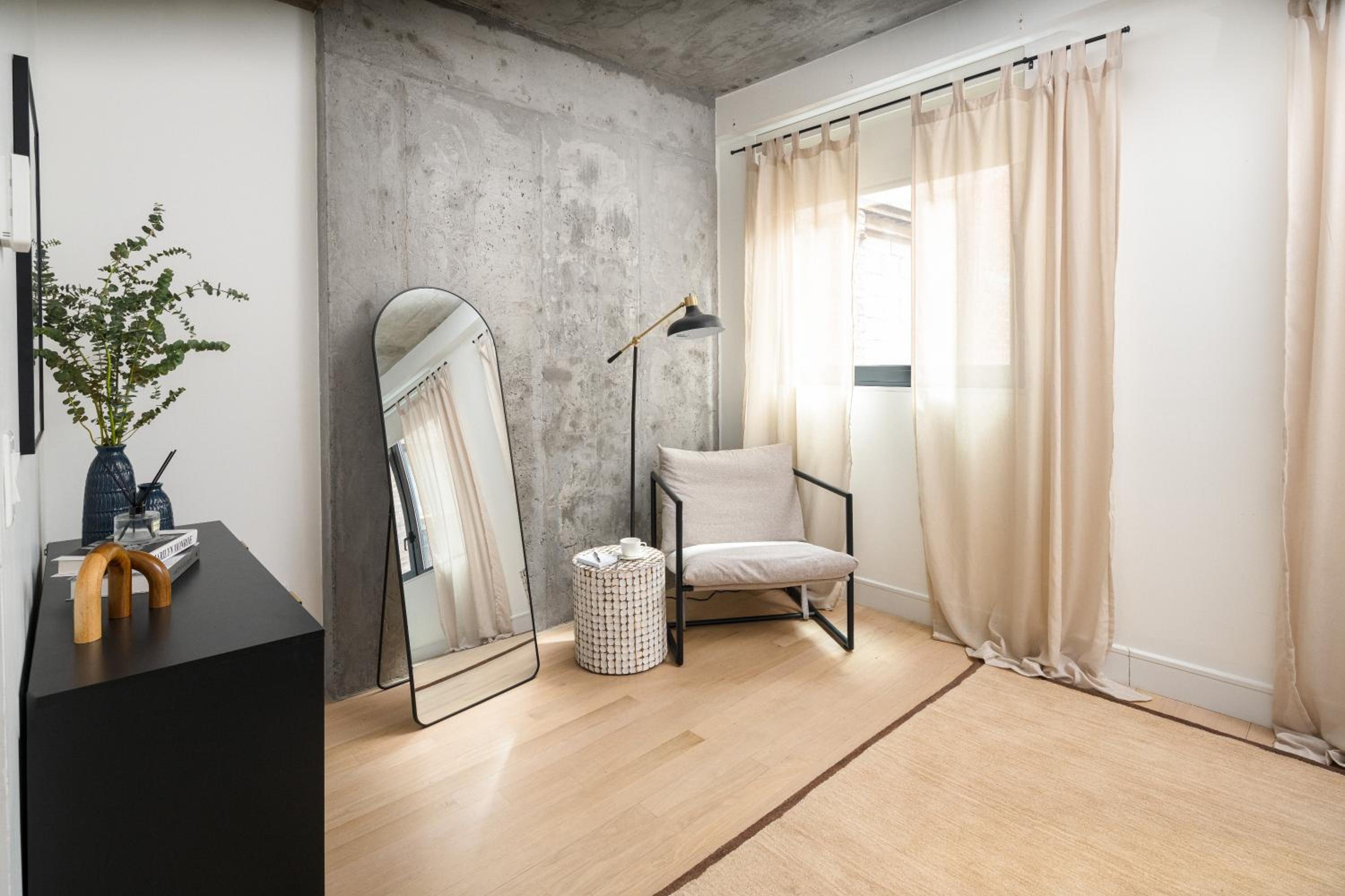 Luxury Full Floor Chelsea with WasherDryer 2bd