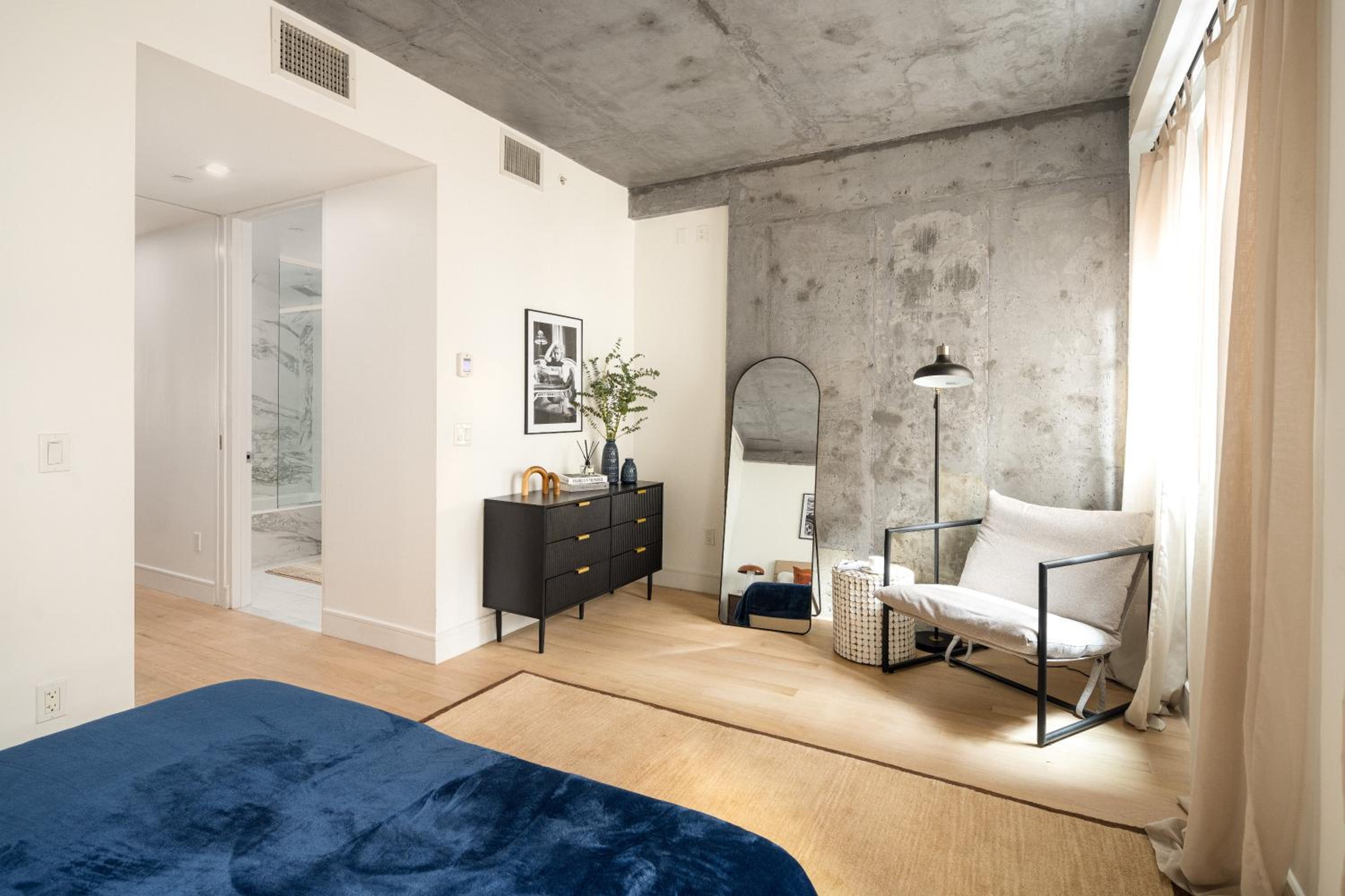 Luxury Full Floor Chelsea with WasherDryer 2bd