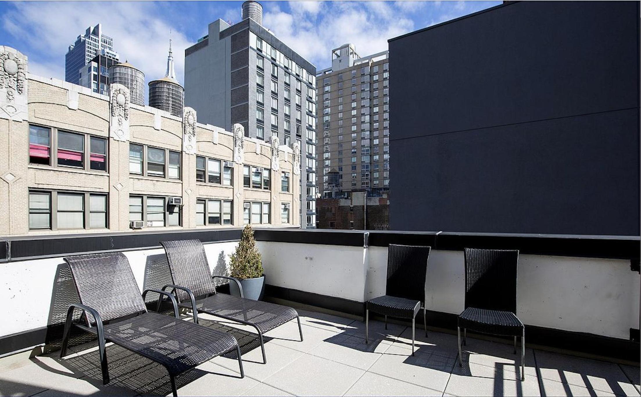 Luxury Full Floor Chelsea with WasherDryer 2bd
