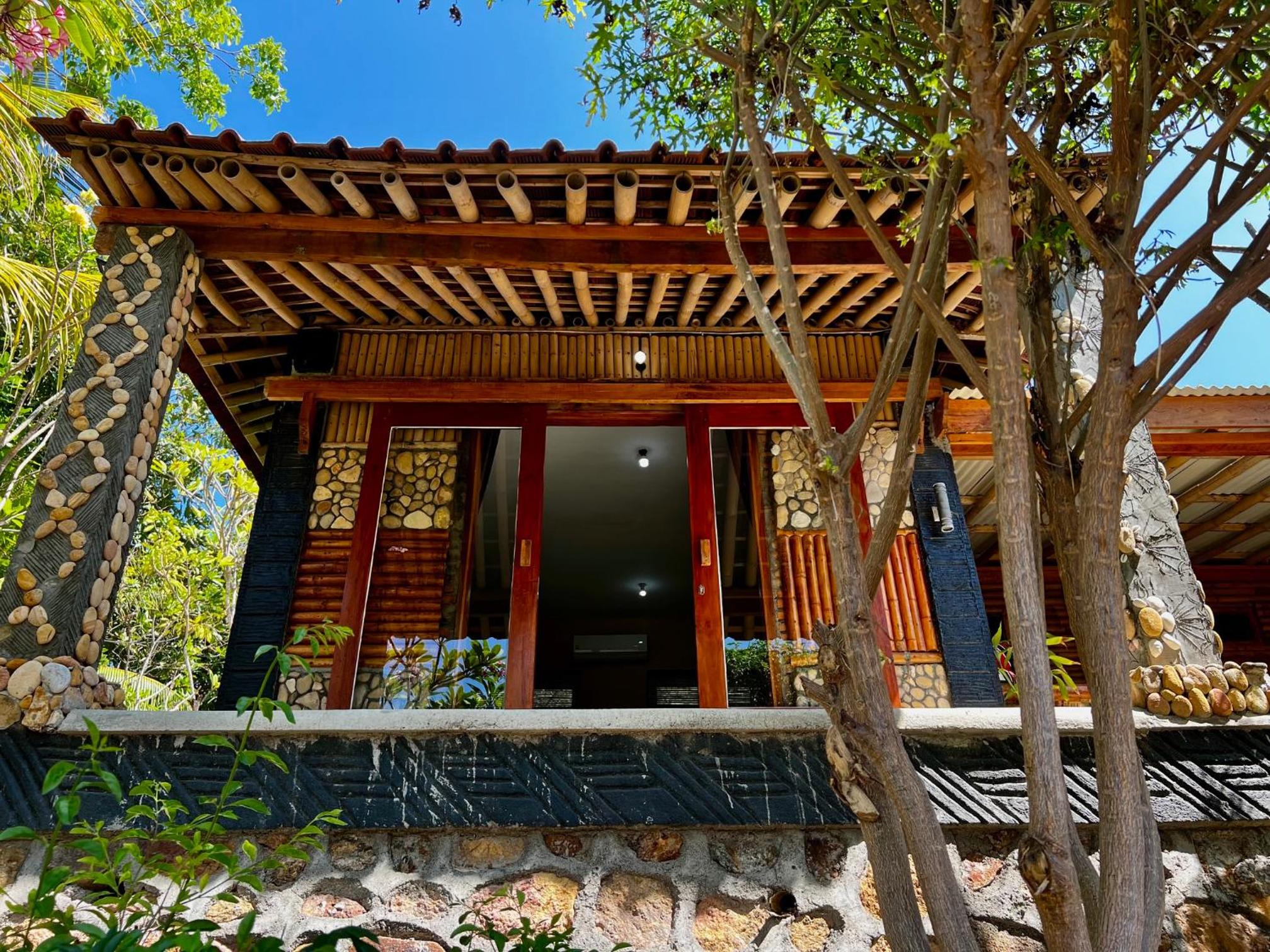 Are Guling Beach Bungalows view 4