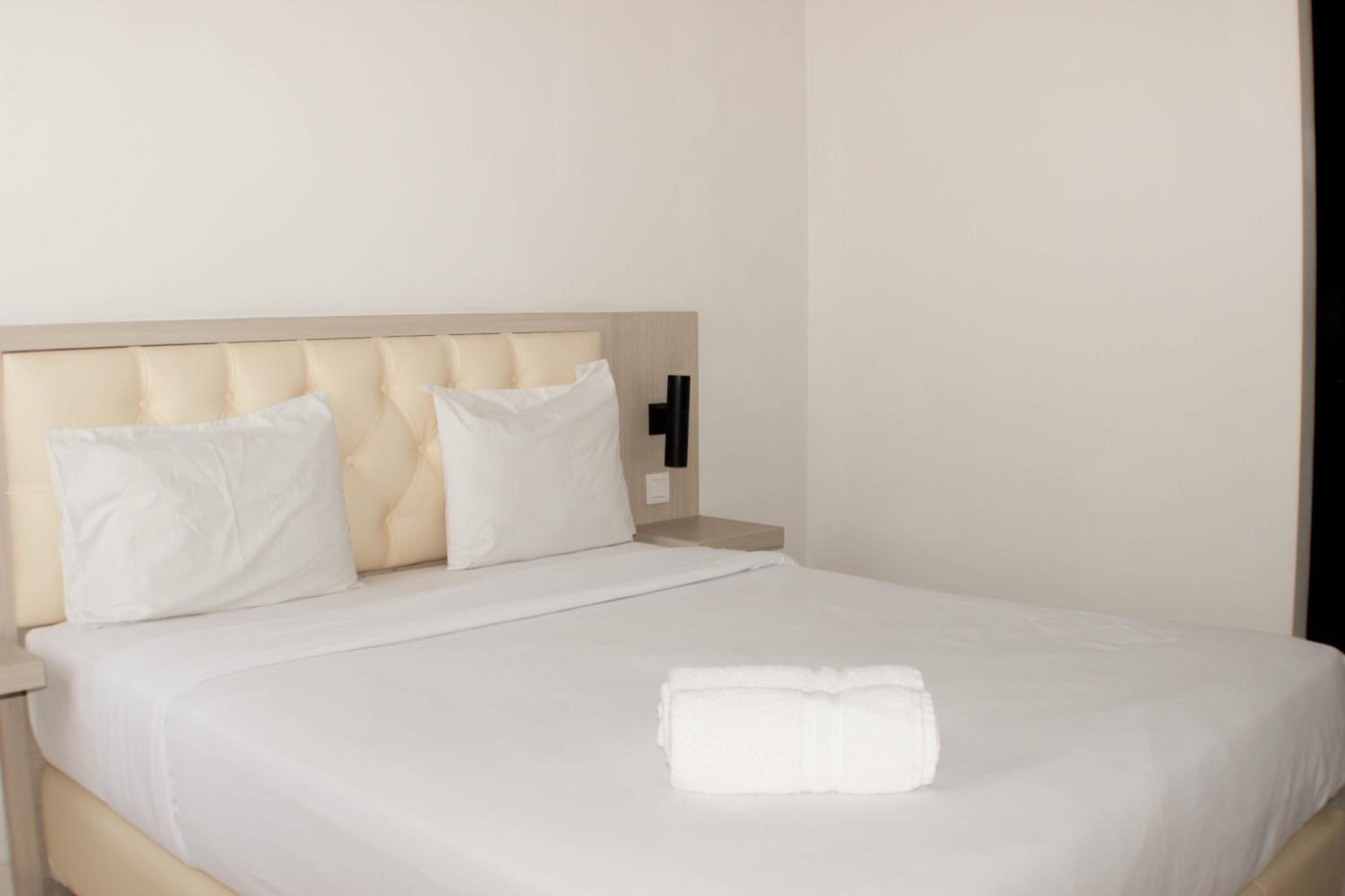 Homey and Cozy Studio Apartment at Elvis Tower By Travelio